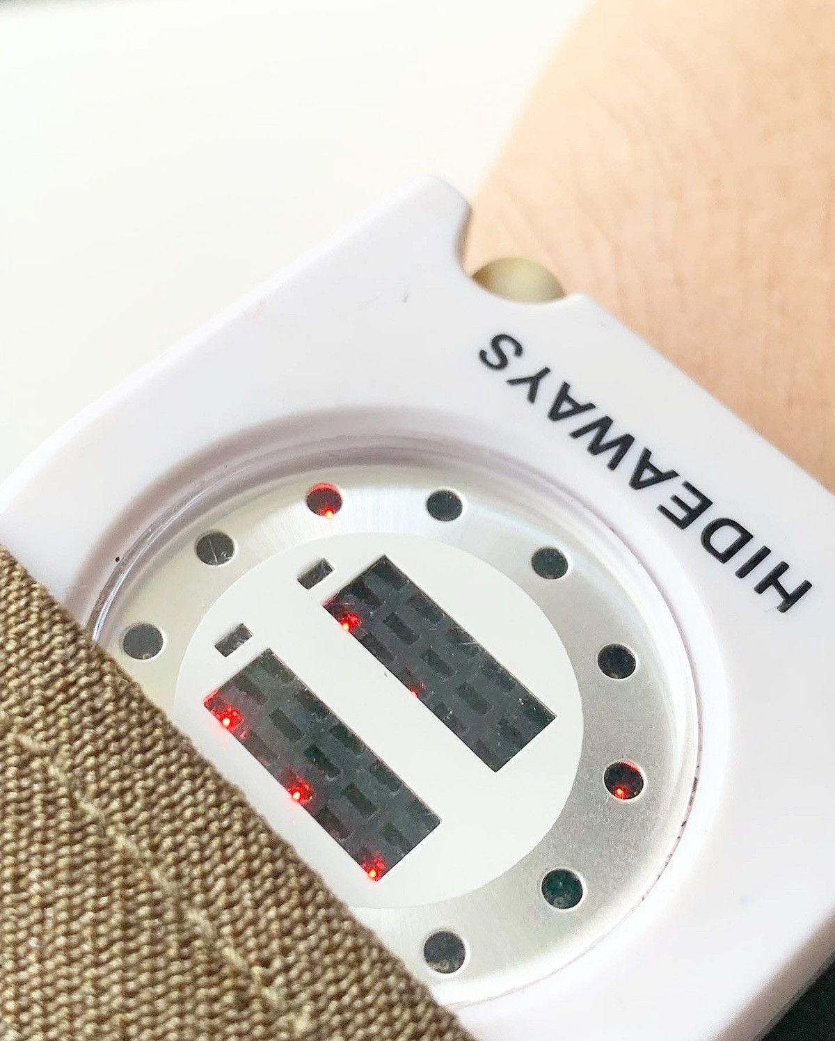 Japanese Brand 2000S HIDEAWAYS ASYMMETRICAL BINARY LED WATCH Size ONE SIZE - 3 Thumbnail