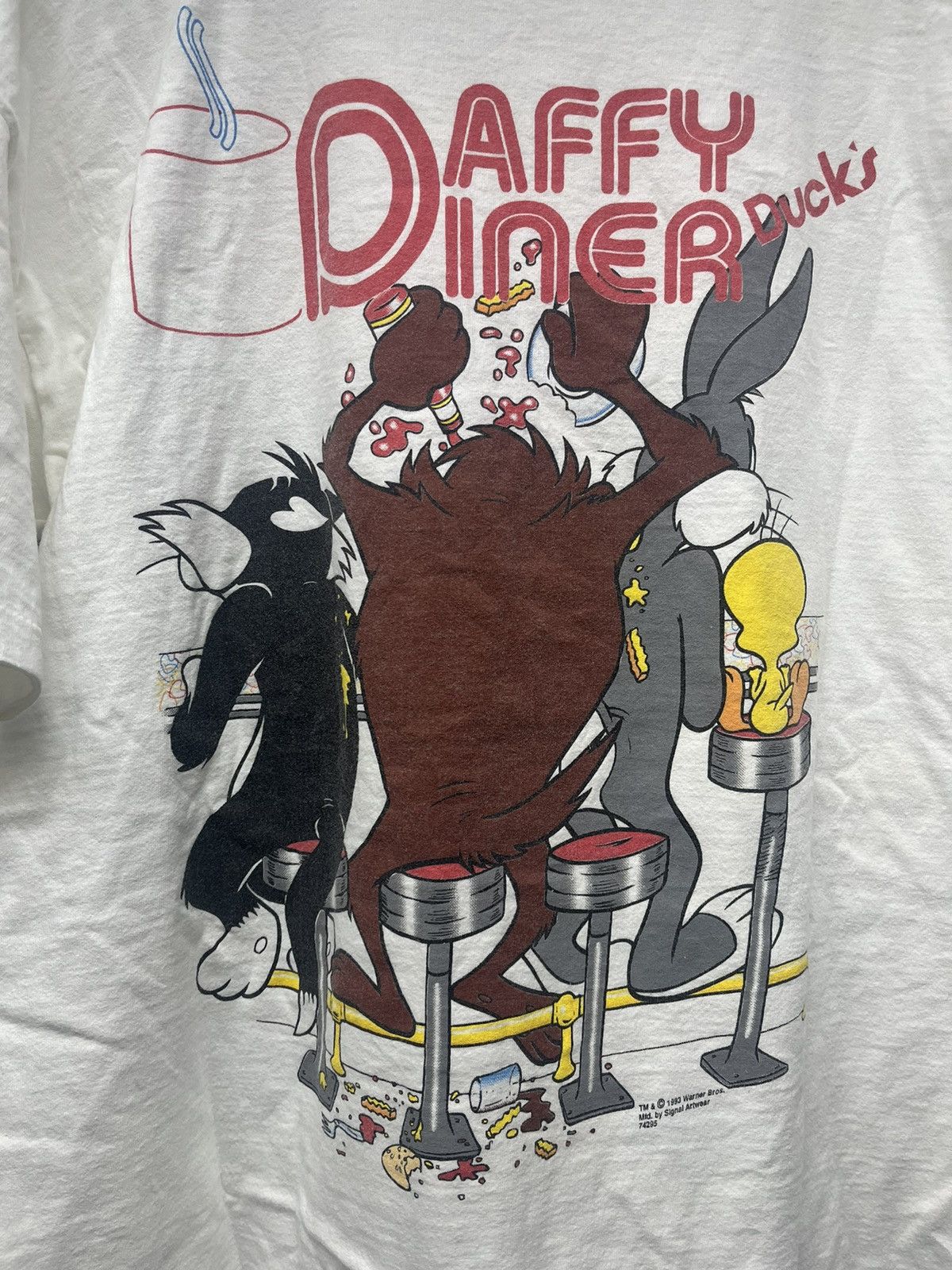 Vintage 1993 Daffy Duck’s Diner Looney Tunes Graphic White Tshirt Size US XL / EU 56 / 4 - 5 Thumbnail