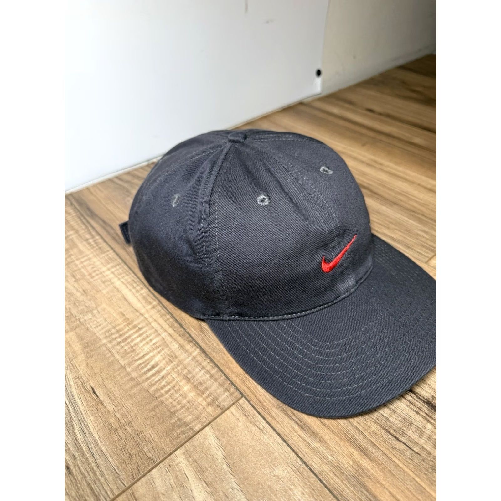 Nike VINTAGE Nike Hat 6 Panel Black Strap Back Cotton Small Red Swoosh 90s Cap Mens Womens Unisex Adults Size ONE SIZE - 3 Thumbnail