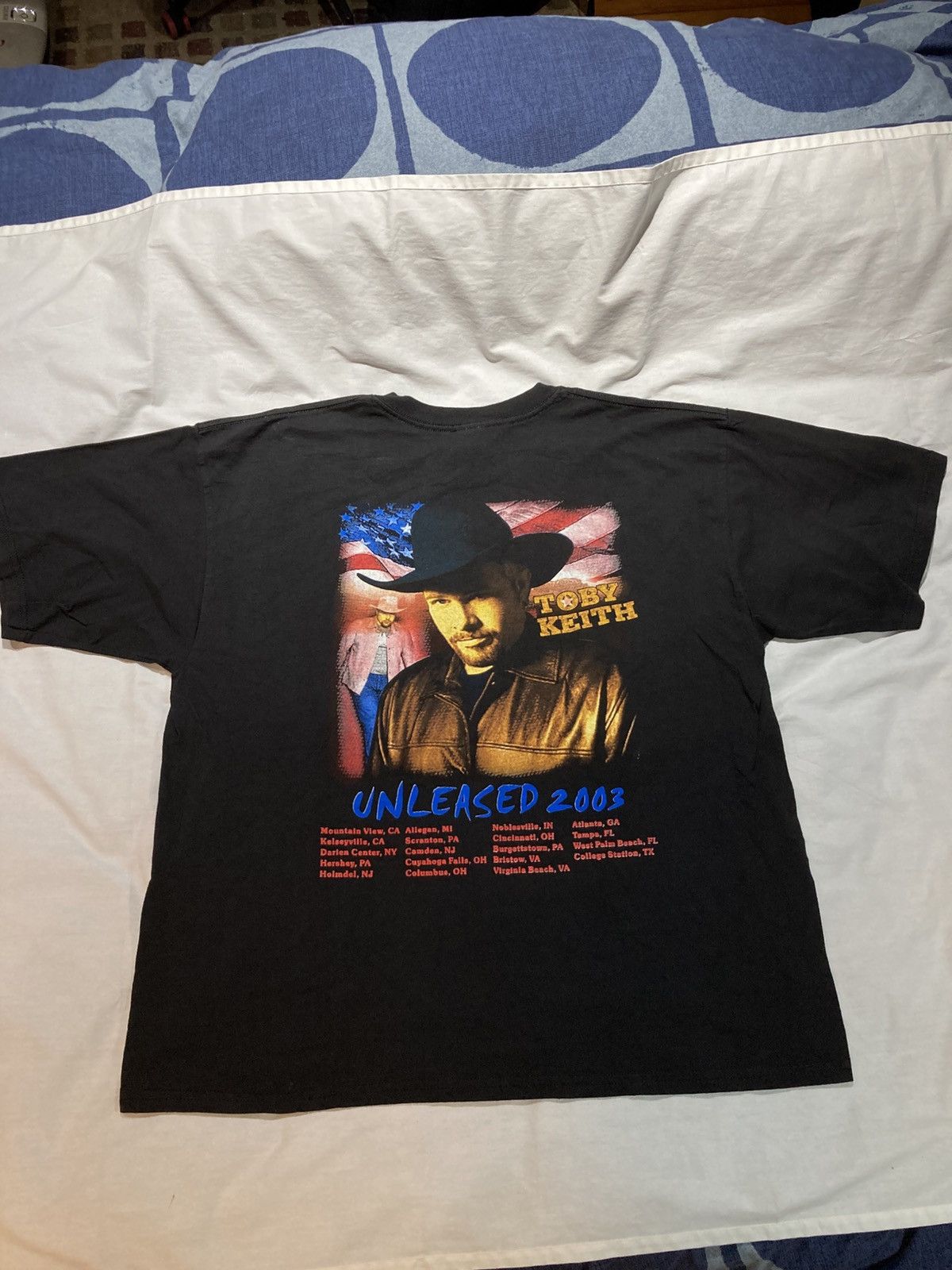 Gildan Toby Keith 2003 Unleashed Concert T-shirt, Men’s size XL Size US XL / EU 56 / 4 - 4 Thumbnail