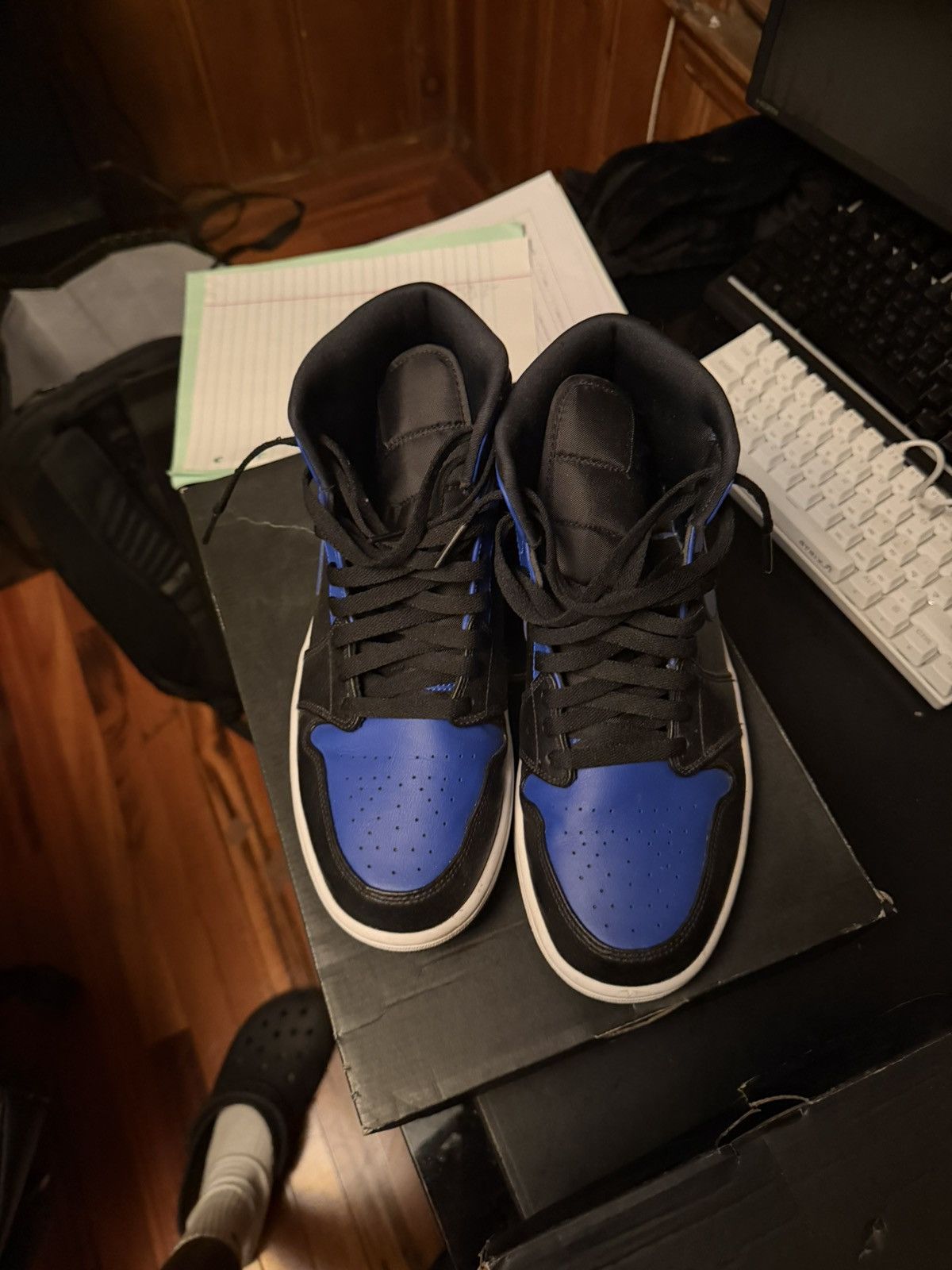 Nike Jordan 1 mid Size US 9.5 / EU 42-43 - 3 Thumbnail