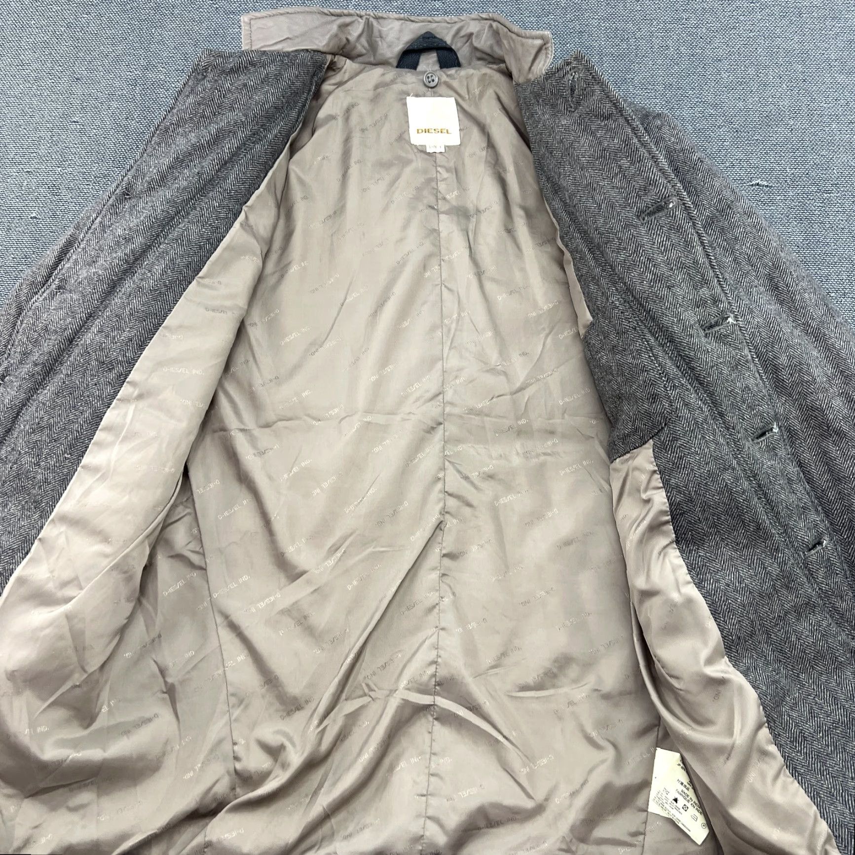 Diesel VINTAGE Diesel Herringbone Wool Jacket Mens Large Gray Buttons Leather Pocket Jacket Mens Large Gray Diesel Herringbone Wool-UI Size US L / EU 52-54 / 3 - 7 Thumbnail