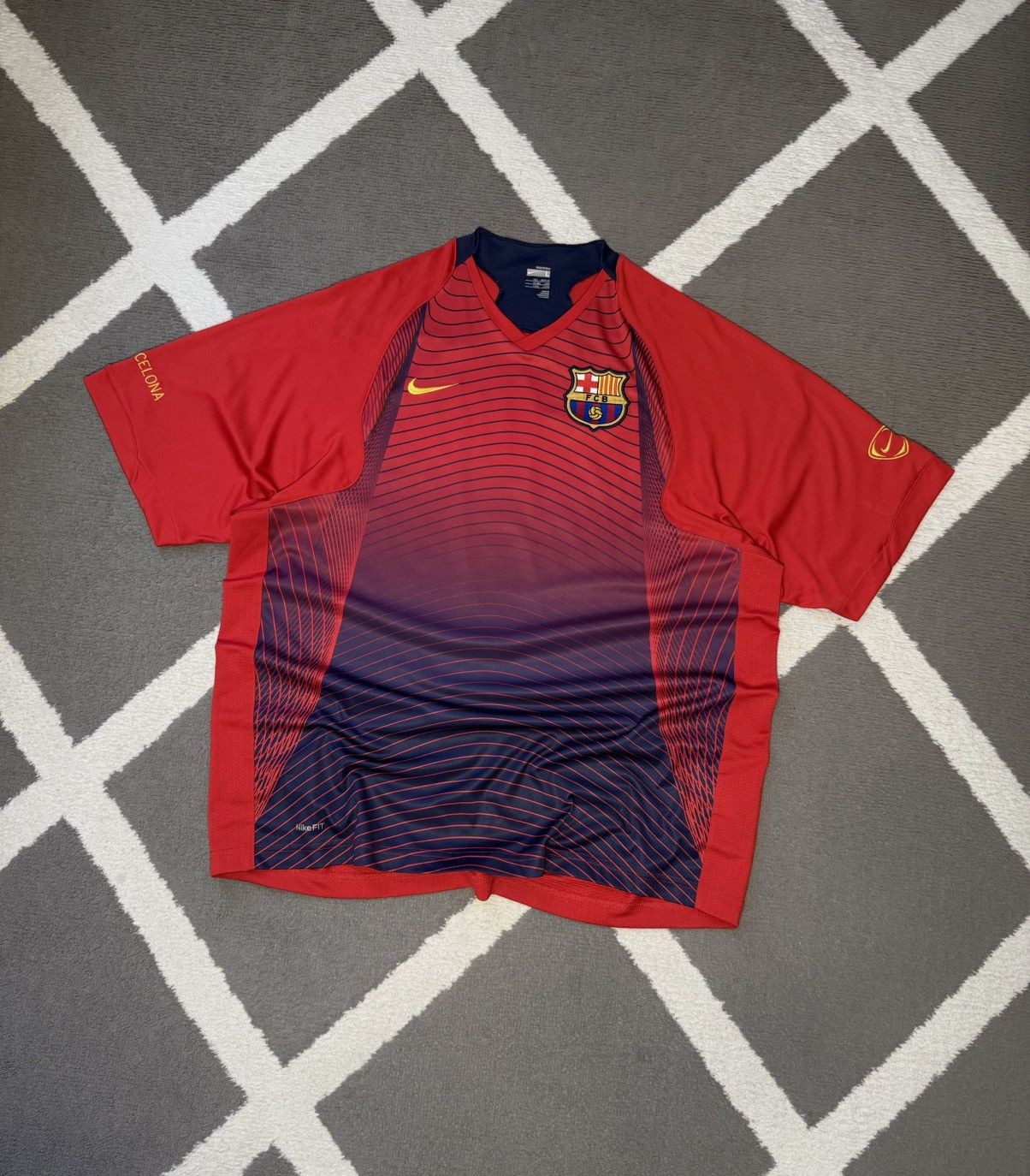 Nike Nike FC Barcelona Y2K Retro 2006-07 Training T-Shirt Jersey Size US L / EU 52-54 / 3 - 1 Thumbnail
