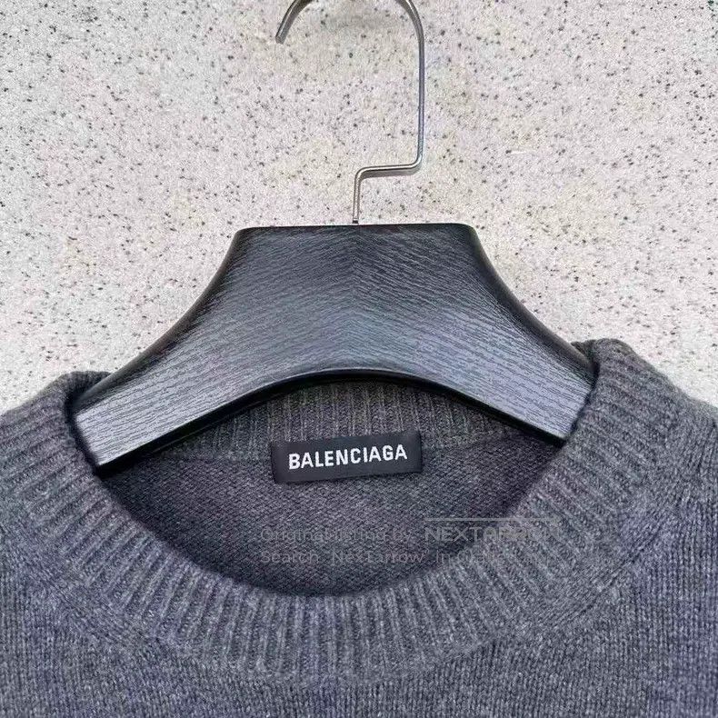 Balenciaga Balenciaga Crown Buckle Sweater Size US S / EU 44-46 / 1 - 2 Thumbnail