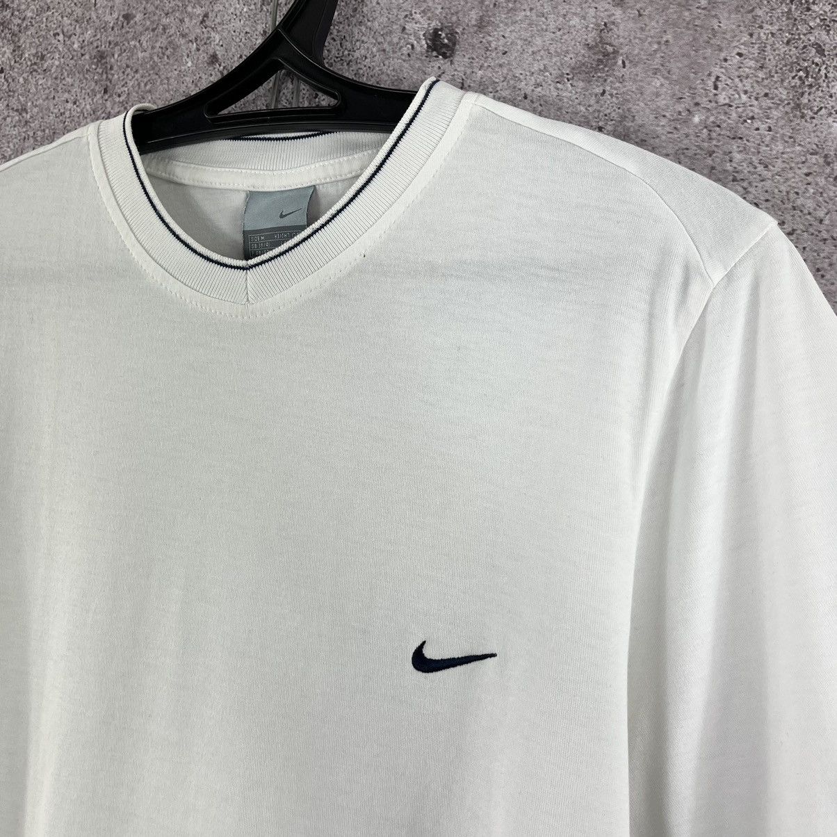 Nike × Vintage Vtg 2000’s Nike T-Shirt Small Embroidery Swoosh White Sz M Size US M / EU 48-50 / 2 - 4 Thumbnail