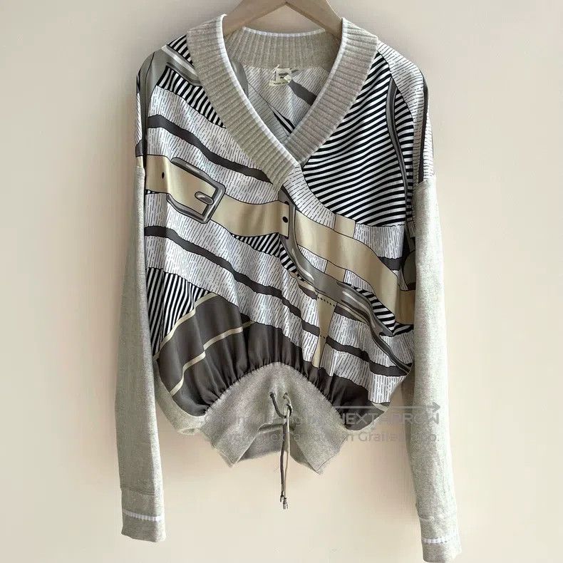 Hermes Hermes Silk V-Neck Cashmere Knit Sweater in Oatmeal Color Size XXS / US 00 / IT 34 - 1 Thumbnail