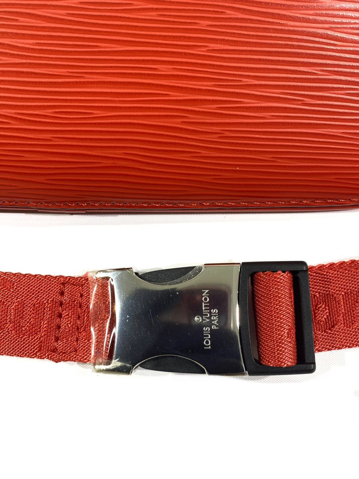 Louis Vuitton × Supreme Louis Vuitton X Supreme Bumbag Red EPI Leather Size ONE SIZE - 9 Thumbnail