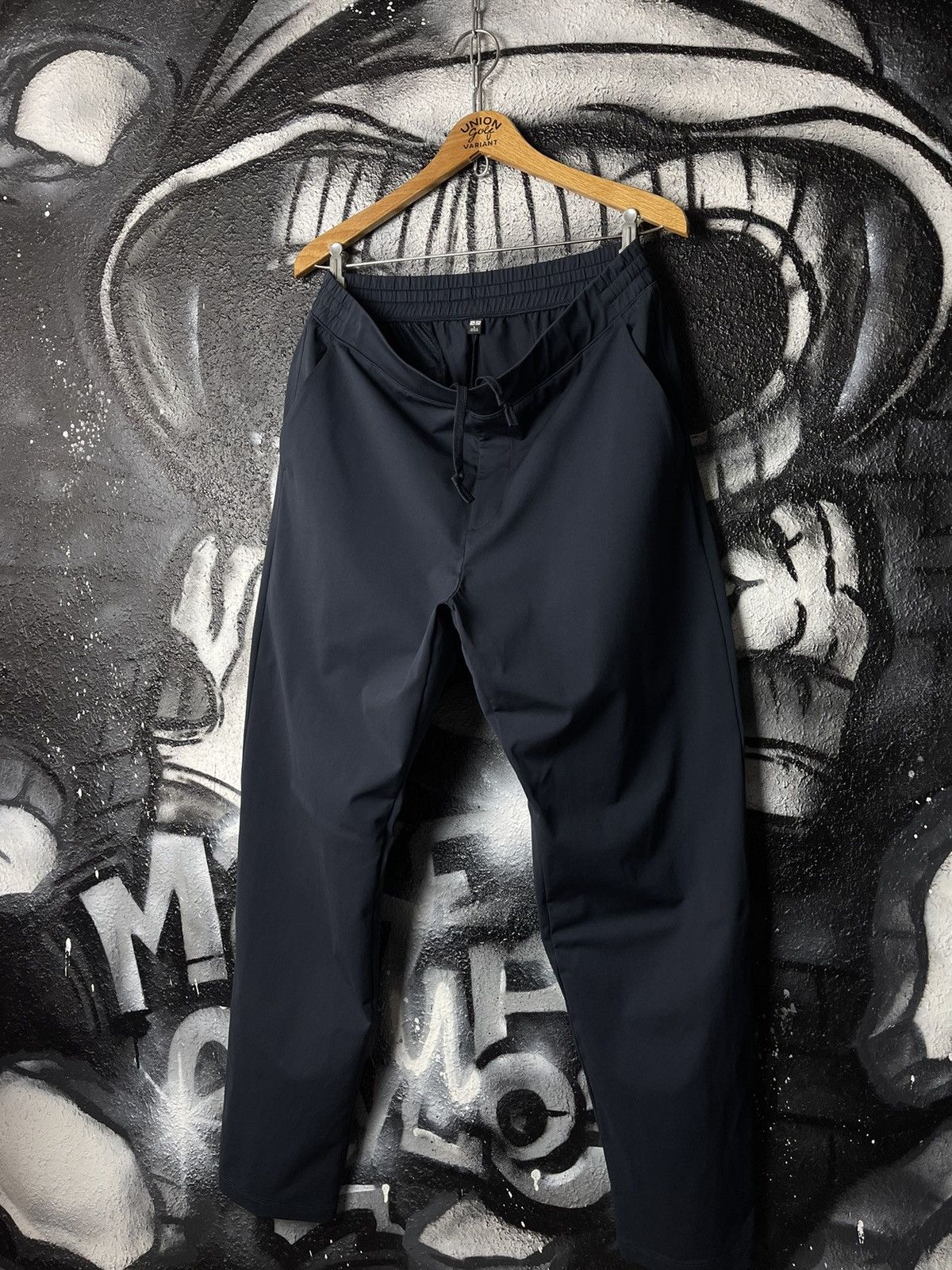 Uniqlo Uniqlo Airism Casual Chino Pants Men’s Size L Size US 34 / EU 50 - 2 Thumbnail