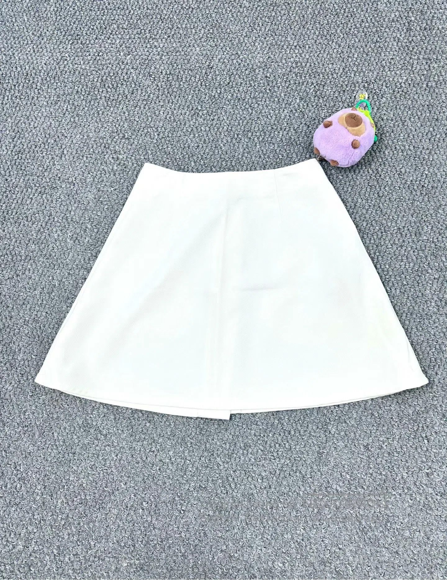 Gucci Guicci White Gold Buckle Letter Logo Short Skirt| Size 35" - 2 Thumbnail