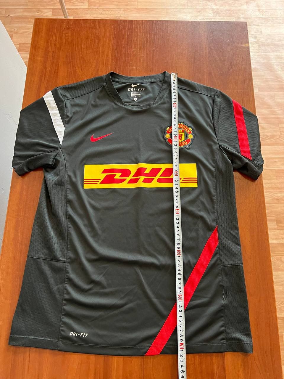 Nike 2012/13 NIKE MANCHESTER UNITED TRAINING SOCCER JERSEY SHIRT Size US L / EU 52-54 / 3 - 12 Thumbnail