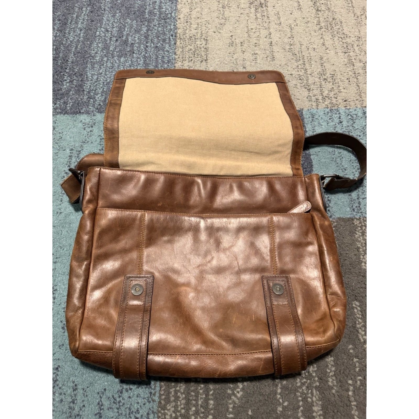Frye VINTAGE Frye Oliver Leather Messenger Bag Brown Briefcase Laptop Satchel 15" MSRP 58 Unisex Adults Bag Brown Leather Messenger Pouch 15" Mens Womens Size ONE SIZE - 7 Thumbnail