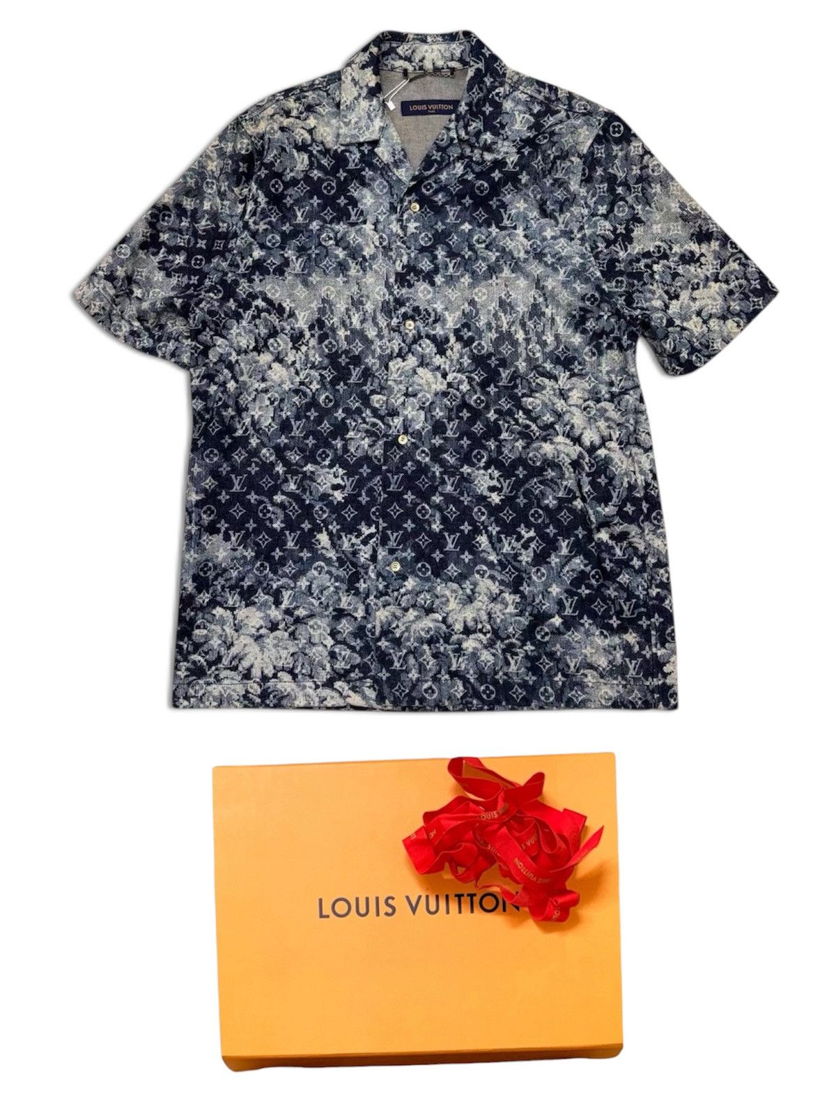 Louis Vuitton Louis Vuitton XL Tapestry Short Sleeves Shirt Denim Monogram Size US XL / EU 56 / 4 - 2 Thumbnail