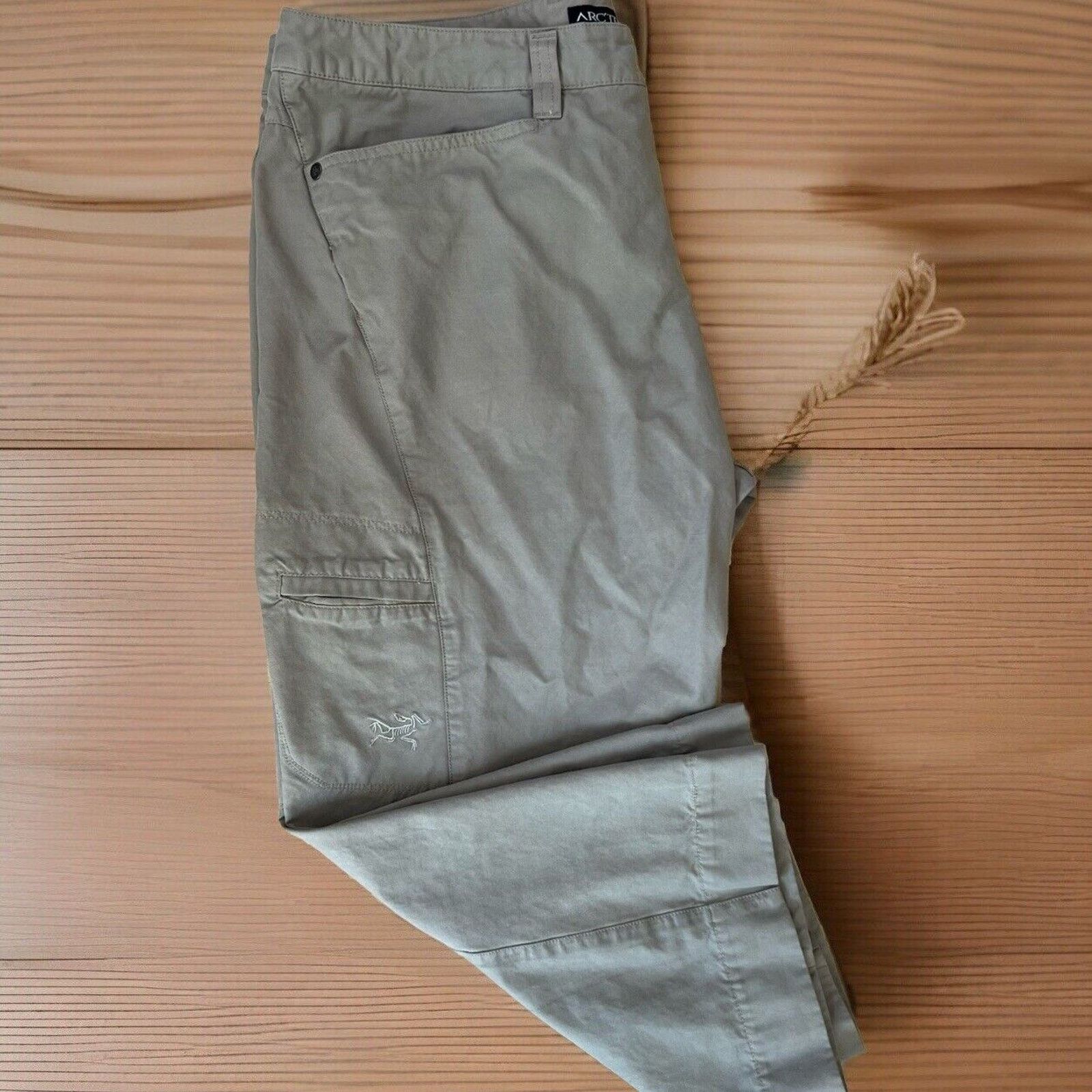 Arc'teryx Arc'teryx Cropped Pants Women's 12 Khaki Outdoors Casual Size 33" - 1 Thumbnail