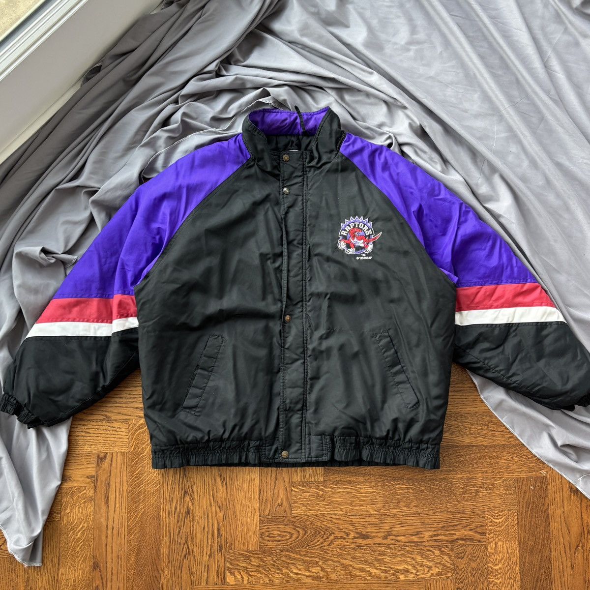 NBA 1994 Toronto Raptors Puffer Jacket Vintage NBA Raven Coat Size US XL / EU 56 / 4 - 14 Thumbnail