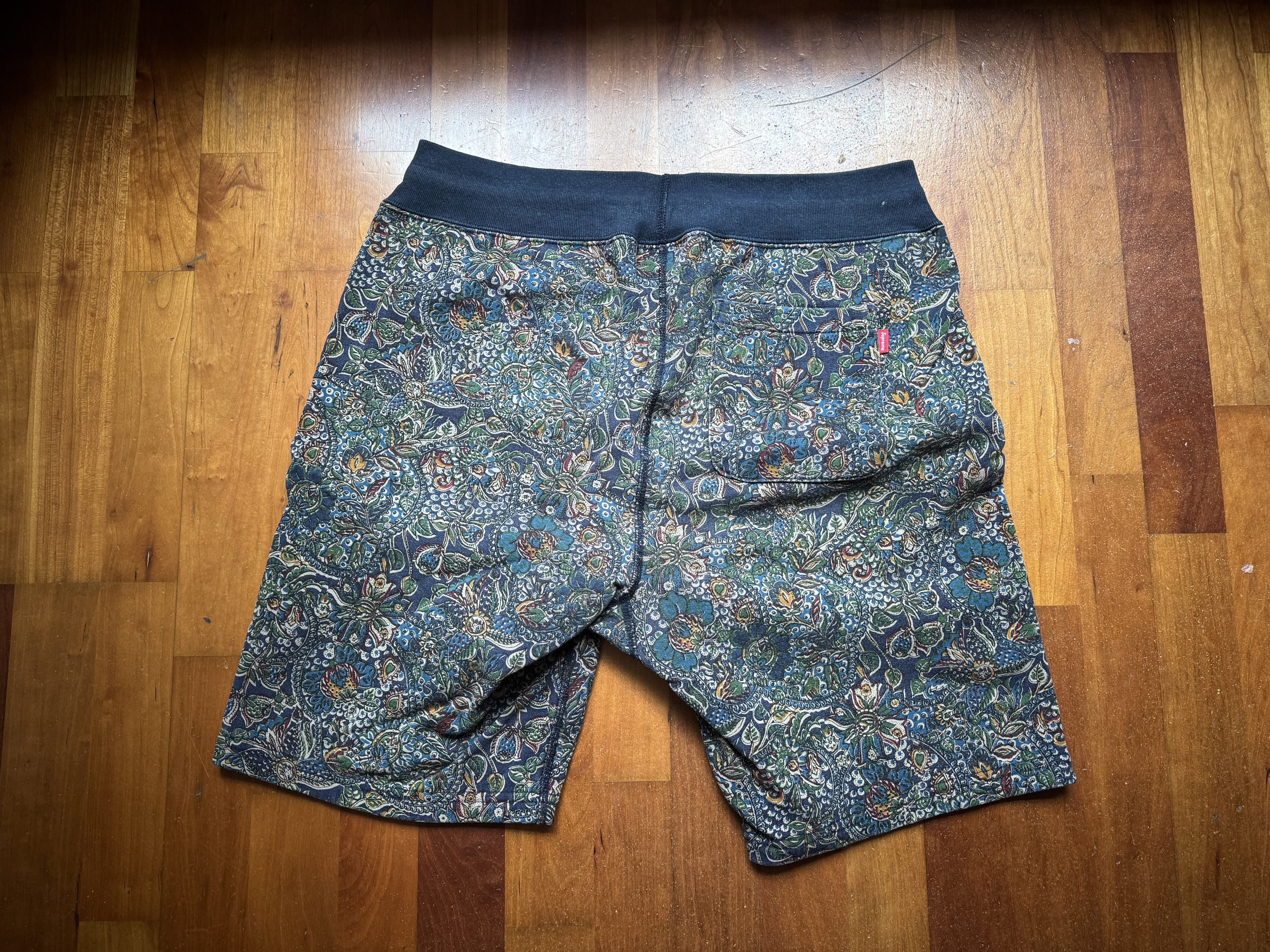 Supreme Paisley Sweat Shorts Size US 32 / EU 48 - 2 Thumbnail