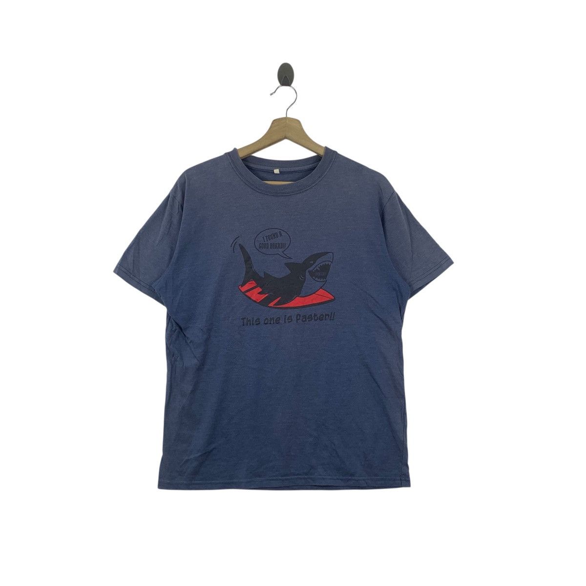 Vintage SHARK ON SURFBOARD Artwork Tee Shirt Natural Sun