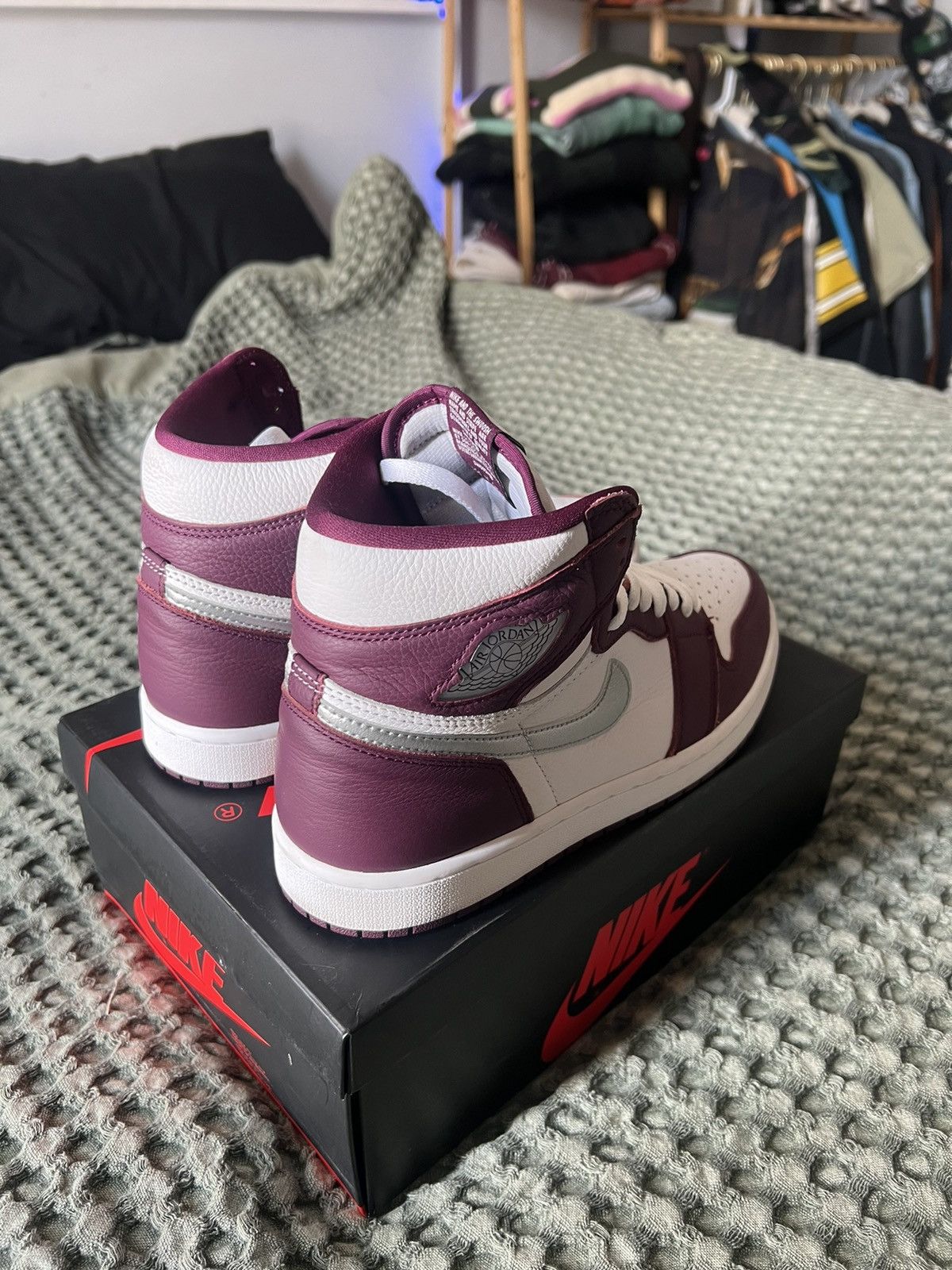 Jordan Brand Nike Air Jordan 1 High Bordeaux Silver Size US 9.5 / EU 42-43 - 3 Thumbnail