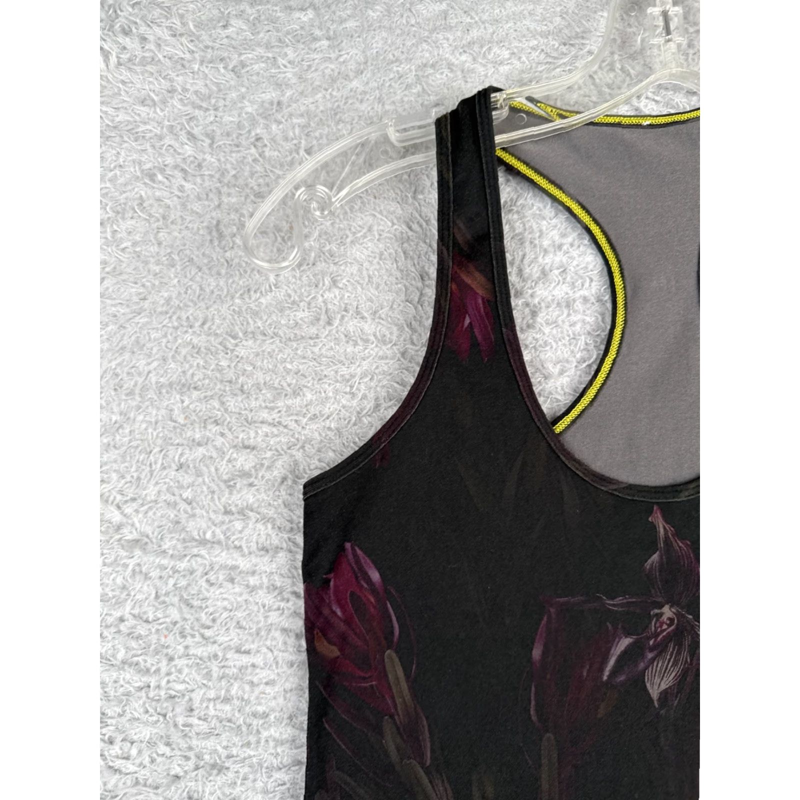 Lululemon Lululemon Shirt Women 6 Black Floral Racerback Gym Yoga Casual Sleeveless Tank Sportswear Women Size M / US 6-8 / IT 42-44 - 3 Thumbnail