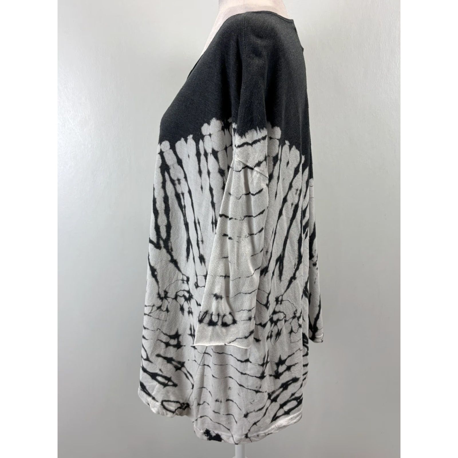 Vintage VINTAGE? No, it's not vintage. We The Free Tie Dye T-Shirt Boxy Oversized 3/4 Sleeve Women Small Boat Neck Black White Shirt S Womens Size S / US 4 / IT 40 - 2 Thumbnail