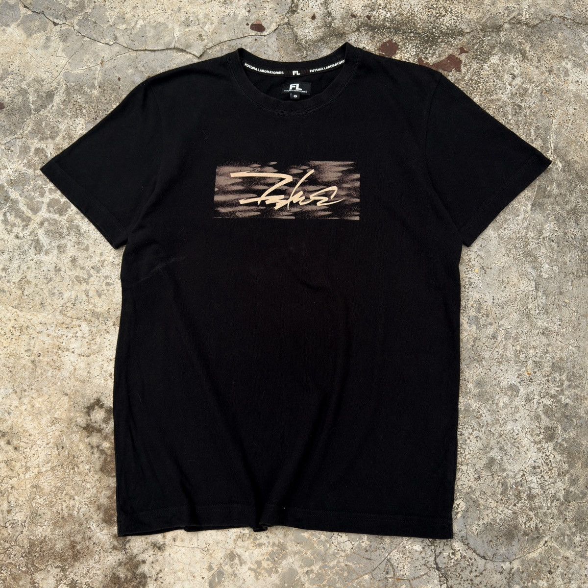 Futura Futura box logo signature Graphic Design Tee Japanese Brand Size US S / EU 44-46 / 1 - 1 Thumbnail