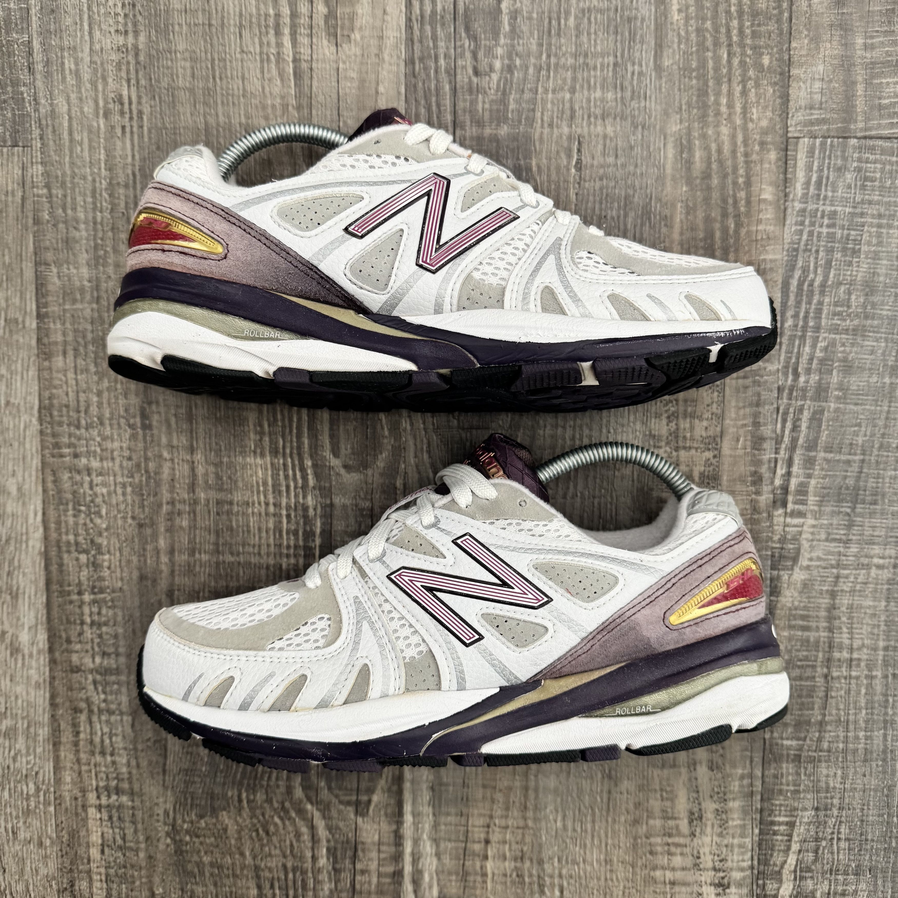 NEW BALANCE WMNS MiUSA 1540v1 7.5M Low Top Sneakers