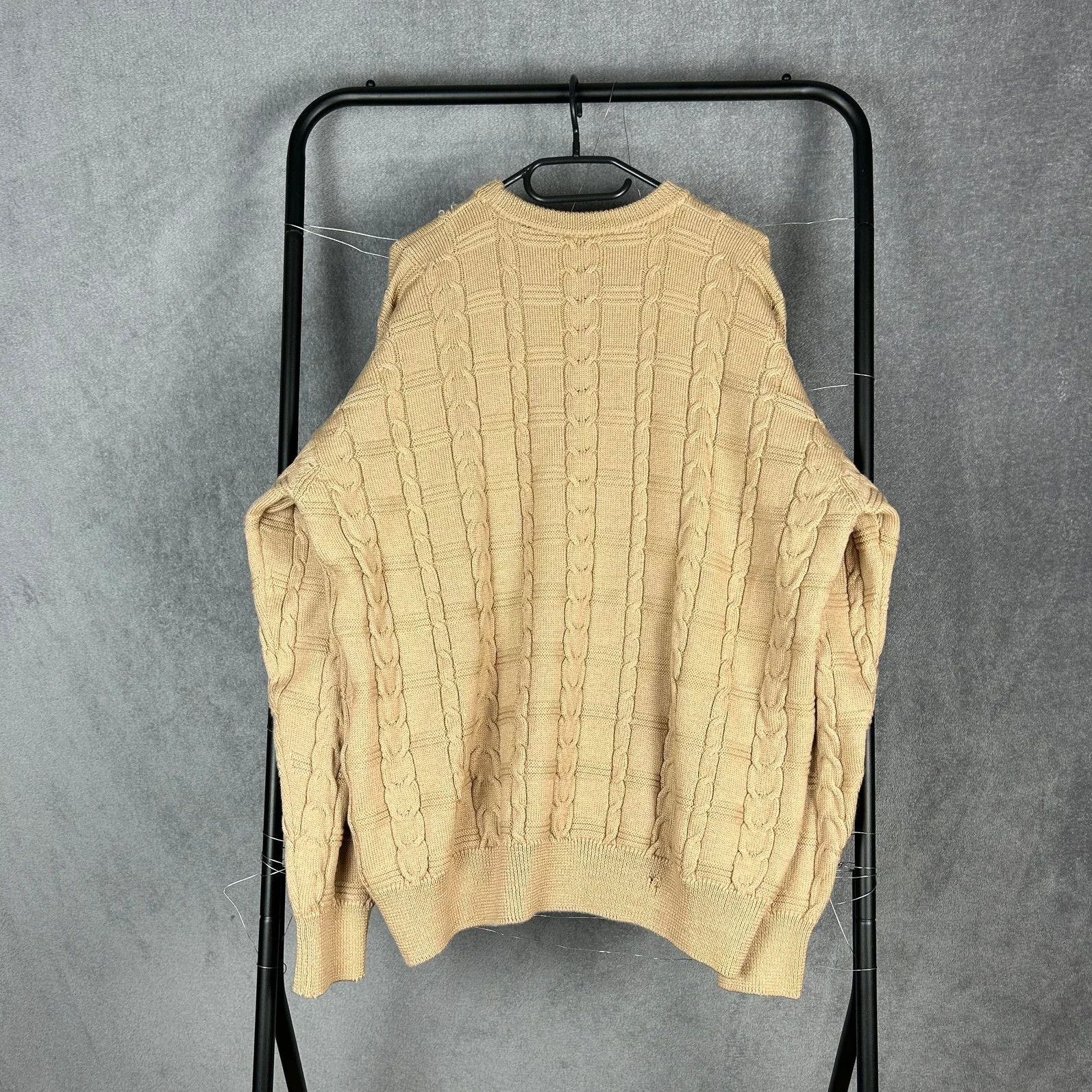 Burberry Burberrys knitwear vintage 90s beige big logo haft spellout Size US L / EU 52-54 / 3 - 2 Thumbnail