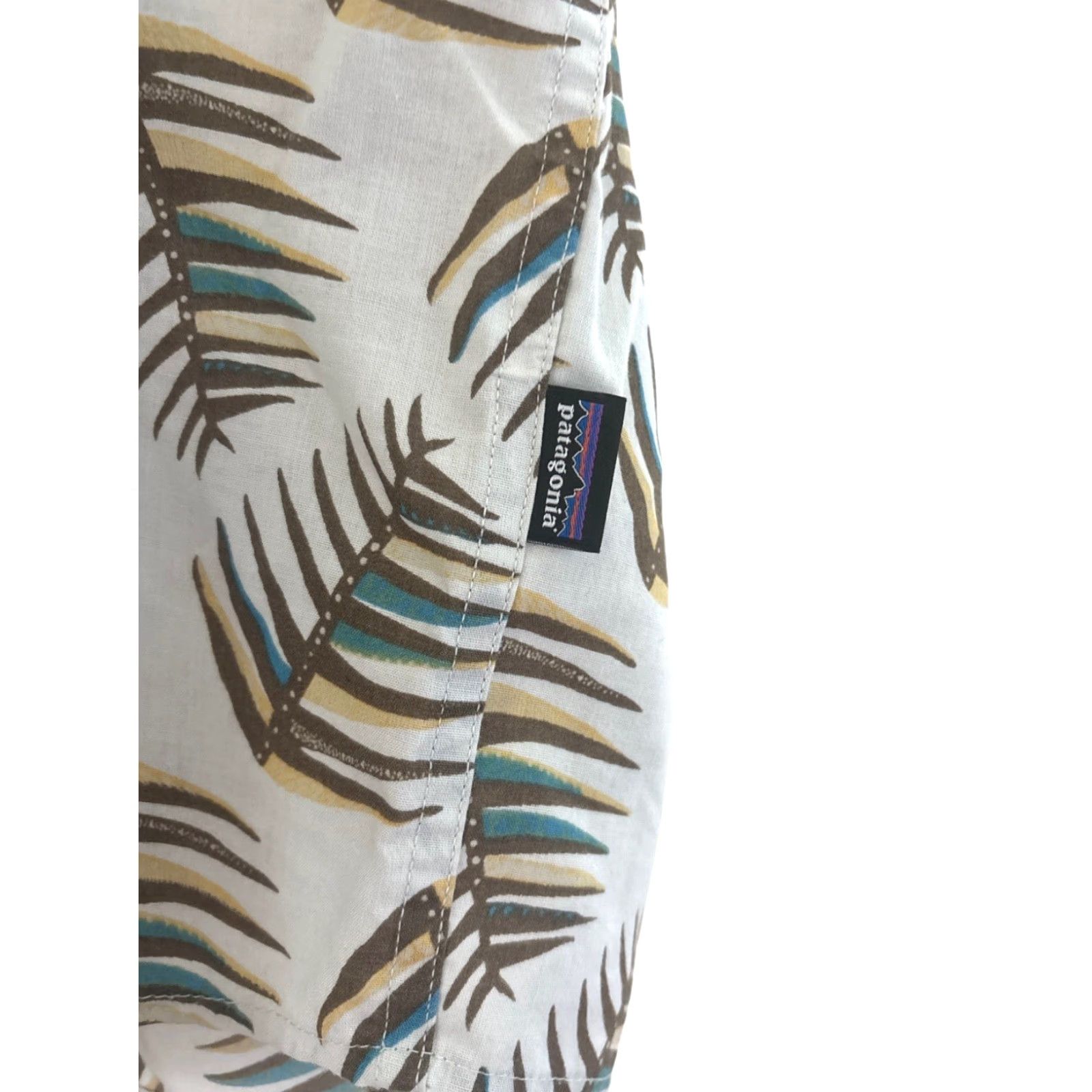 Patagonia Patagonia Go To Shirt Short Sleeve Button-Up Mens XL White Lightweight Woven Palm Leaf Print 31" Long 25" Across Chest Pocket EUC Size US XL / EU 56 / 4 - 3 Thumbnail