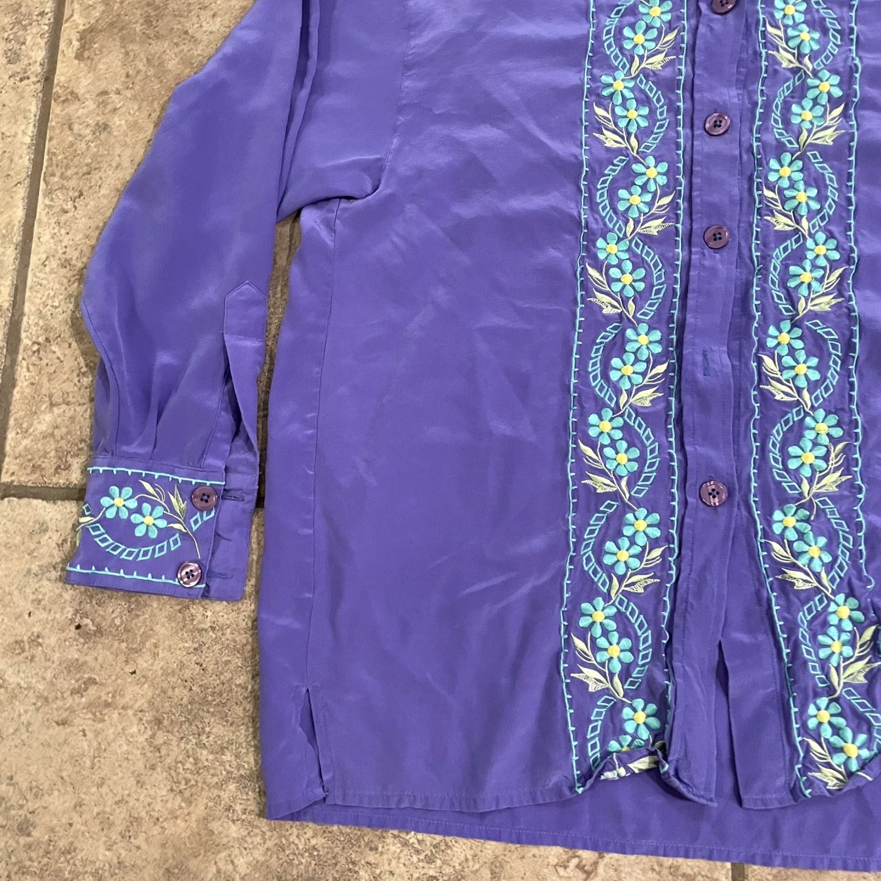 Diane von Furstenberg VINTAGE Diane Von Furstenburg Purple Silk Long Sleeve Shirt XS Womens EMBROIDERED Size XS / US 0-2 / IT 36-38 - 3 Thumbnail