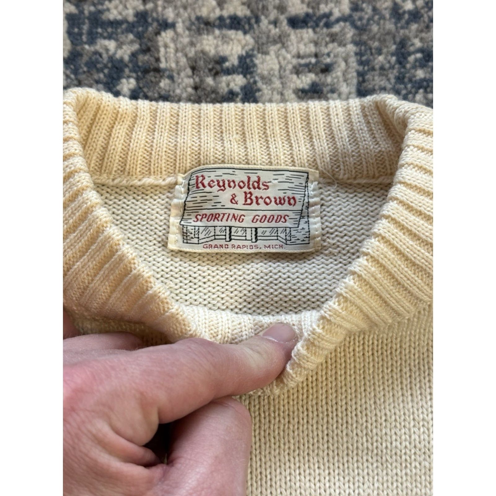Vintage VINTAGE Reynolds & Brown Grand Rapids CC Varsity Sweater XL 100% Wool Ivory Letterman 1970s Men’s Size US XL / EU 56 / 4 - 7 Thumbnail