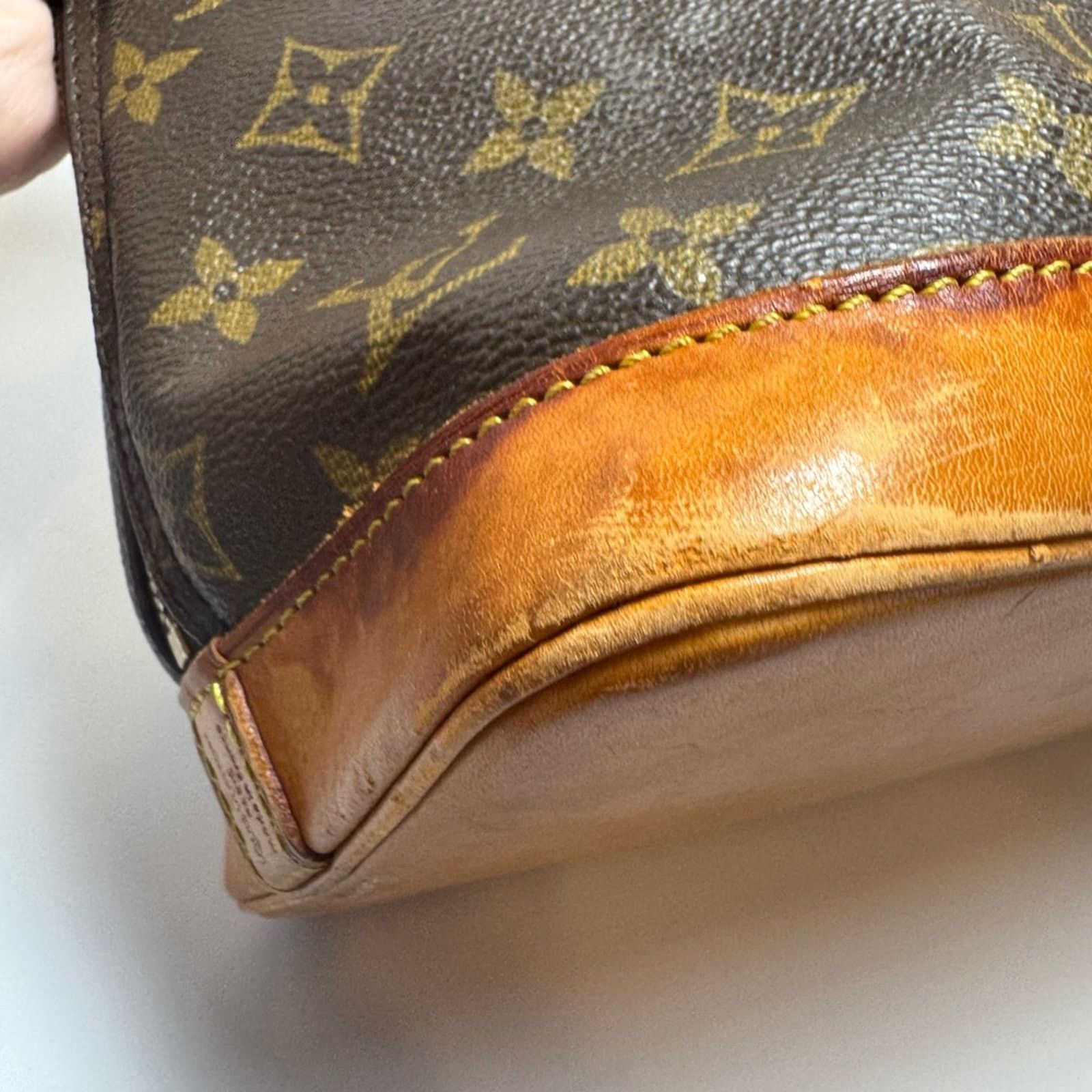 Louis Vuitton Louis Vuitton Alma MM Monogram Satchel Made In France Size ONE SIZE - 14 Thumbnail