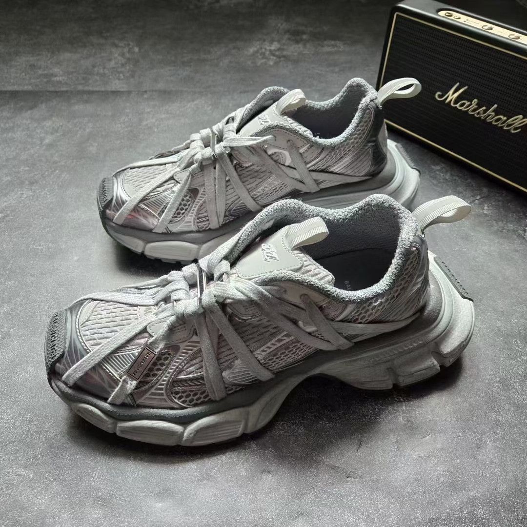 Balenciaga Balenciaga Metallic Gold Lowtop Sneakers XXXL Men Size US 10 / EU 43 - 1 Thumbnail