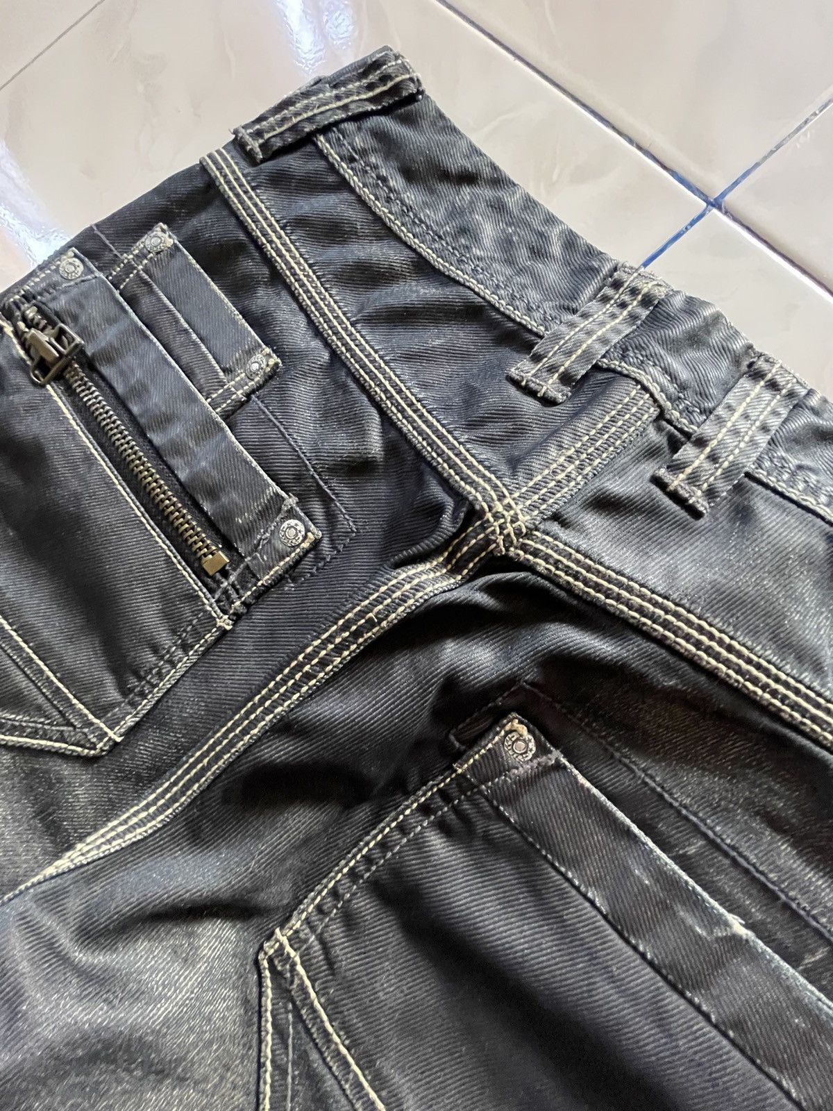 GOSTAR DE FUGA × semanticdesign Urban Craft Waxed Coated Contrast Triple Stitch Jeans Size US 30 / EU 46 - 23 Thumbnail