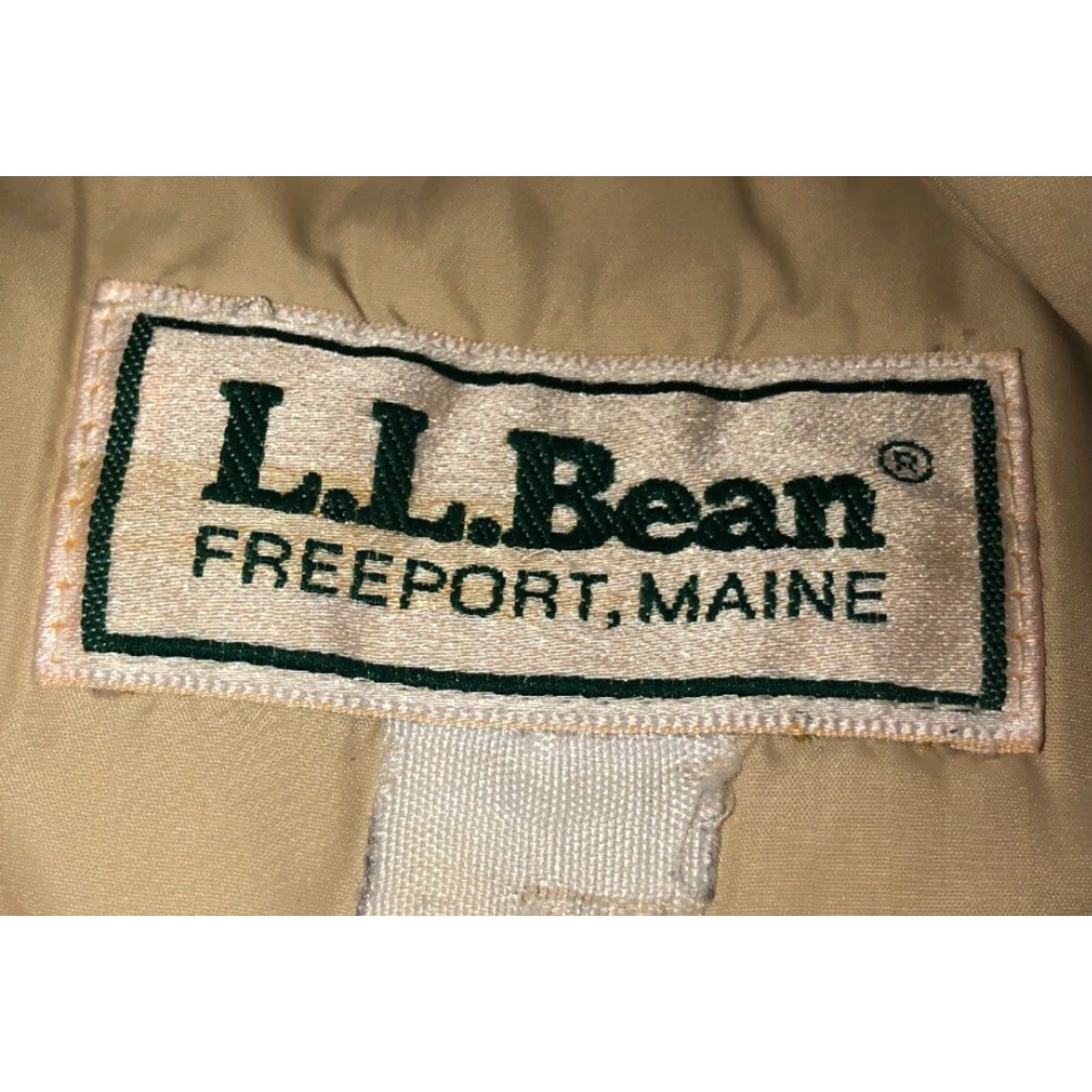 Vintage L.L. Bean Red Hooded Full Zip Jacket Mens L Regular Size 24 Inch Armpit Parka Jacket Coat Size US L / EU 52-54 / 3 - 5 Thumbnail