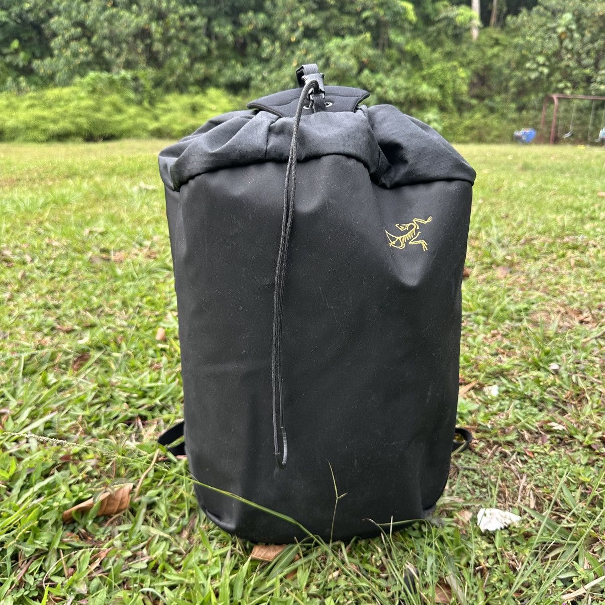Arc'teryx Arc’teryx Arro 20 Bucket Bag Black Technical Backpack Size ONE SIZE - 1 Thumbnail