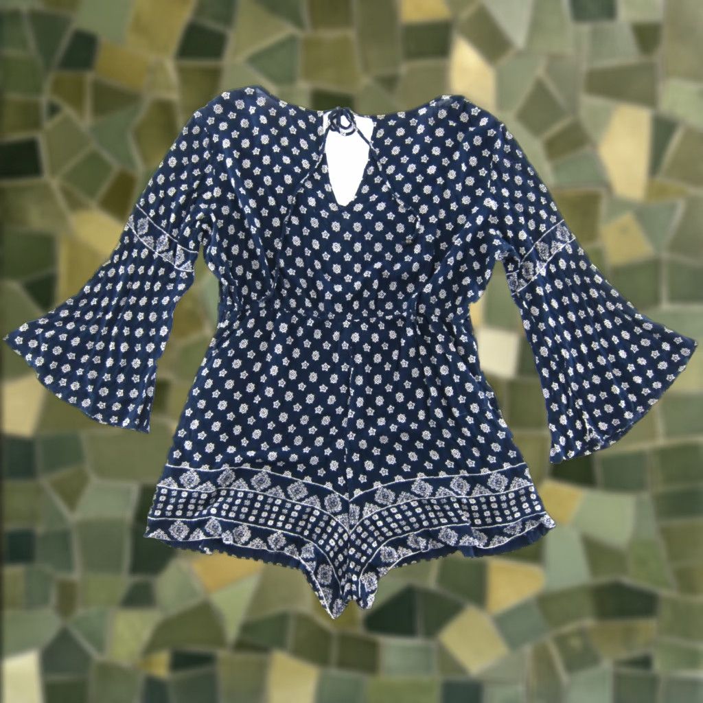 Vintage ANGIE 100% Rayon Blue White Paisley Romper Long Sleeve Flare Sleeve Shorts Large Size L / US 10 / IT 46 - 1 Thumbnail