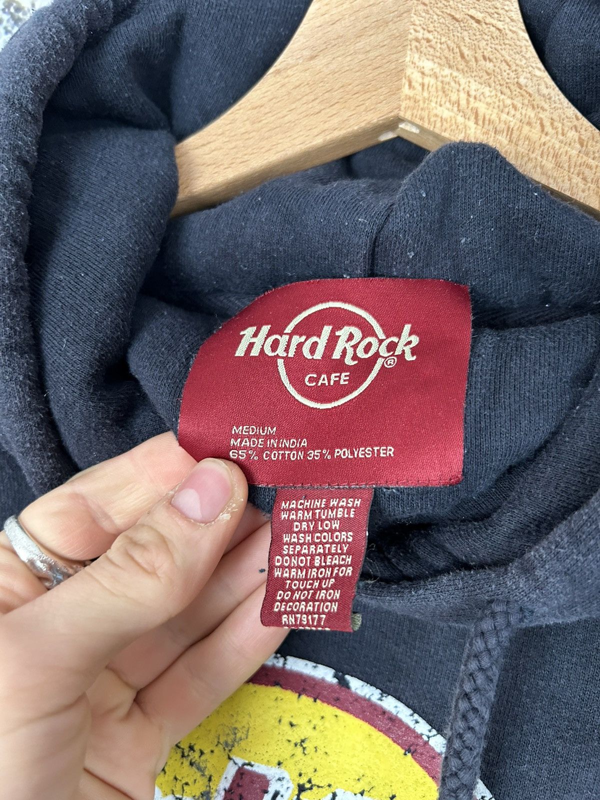 Hard Rock Cafe Vintage Hard Rock Cafe Berlin Hoodie Streetwear Hype Size US M / EU 48-50 / 2 - 4 Thumbnail