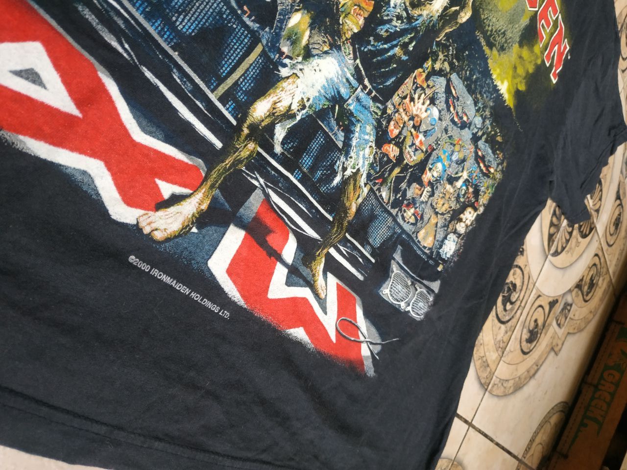 Iron Maiden Iron Maiden — 2000 Earls Court "That's Me Mum" Tee Vintage Size US M / EU 48-50 / 2 - 8 Thumbnail