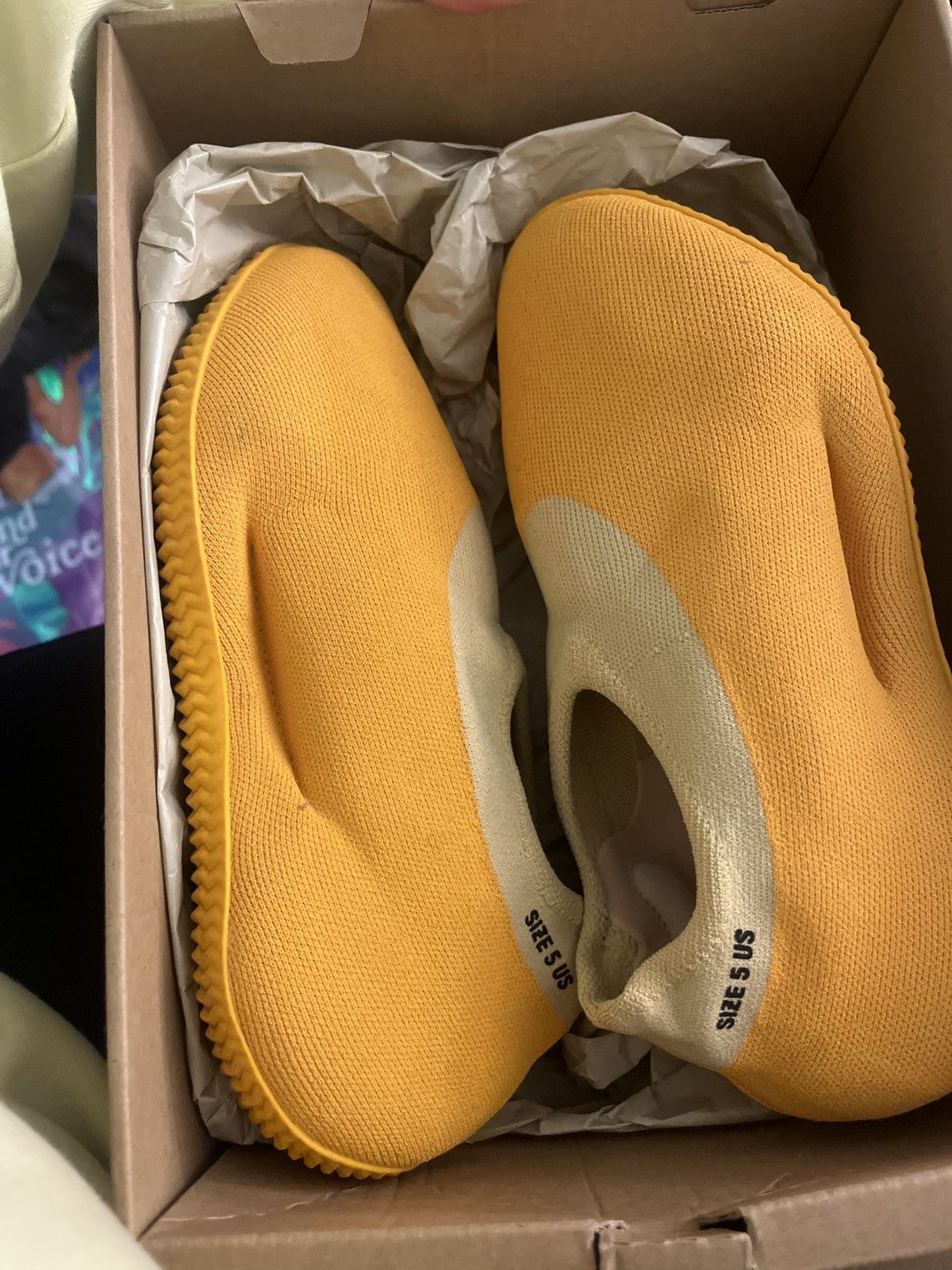 Yeezy Knit RNR size 5
