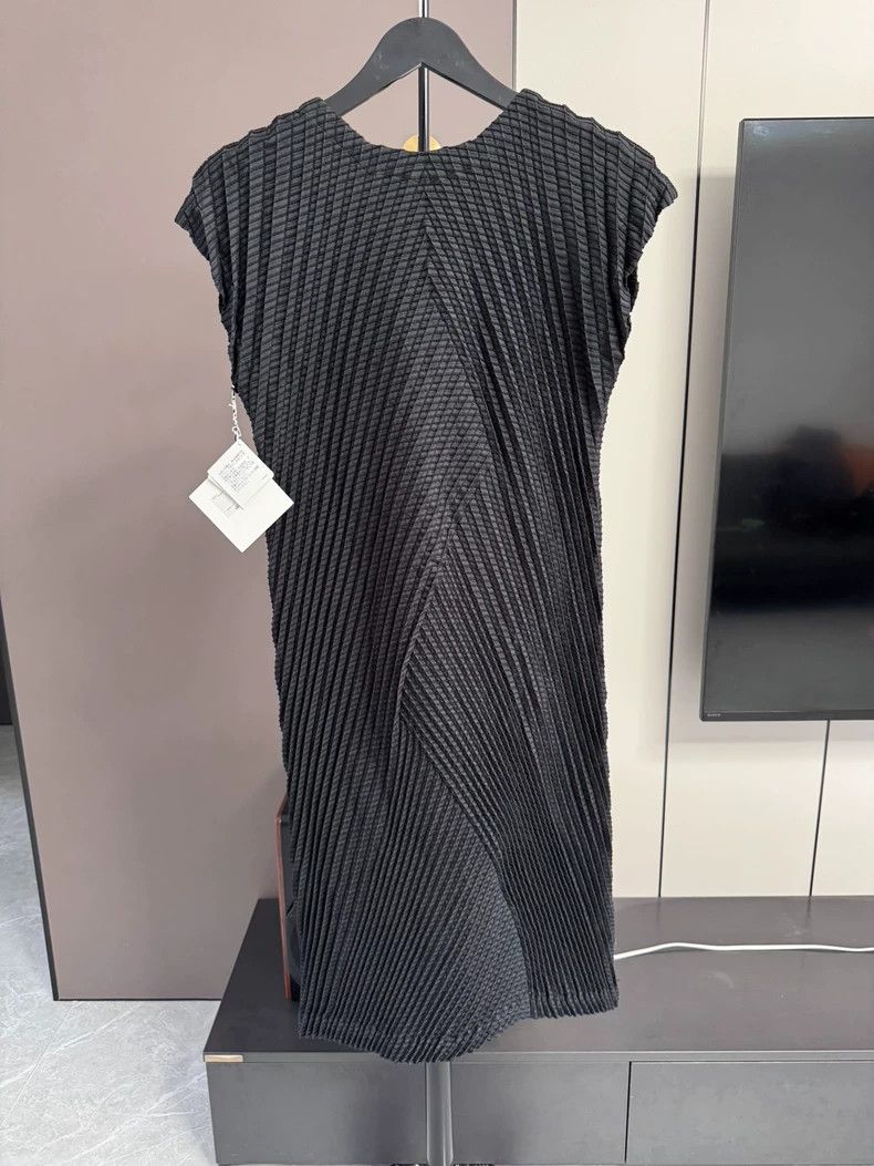Issey Miyake Issey Miyake size:1 Black flower bud dress Size XS / US 0-2 / IT 36-38 - 2 Thumbnail