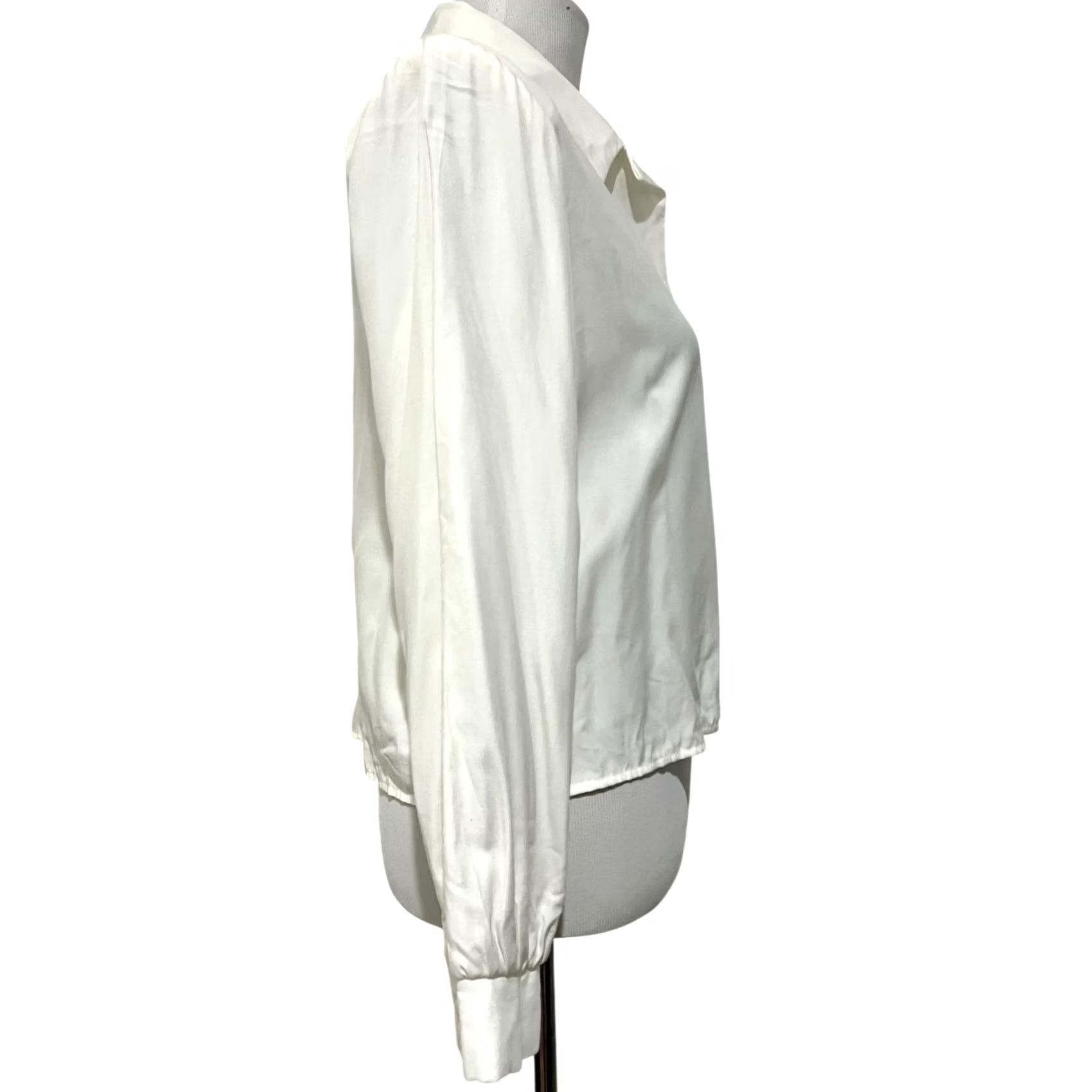 Vintage VINTAGE Ivory Button Blouse Top Sz 9 Long Sleeve Shoulder Pads D.B.Y. Ltd. Blouse Women 90s Classic Fashion Crew Neck Buttoned Crew Womens Size M / US 6-8 / IT 42-44 - 5 Thumbnail