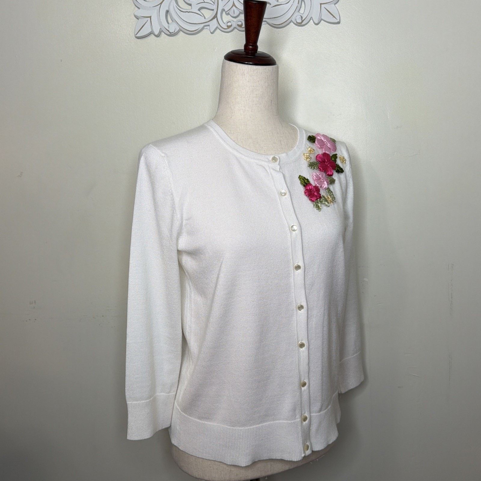 Other CABLE and GAUGE Small CARDIGAN Sweater Floral Applique WHITE Size S / US 4 / IT 40 - 9 Thumbnail