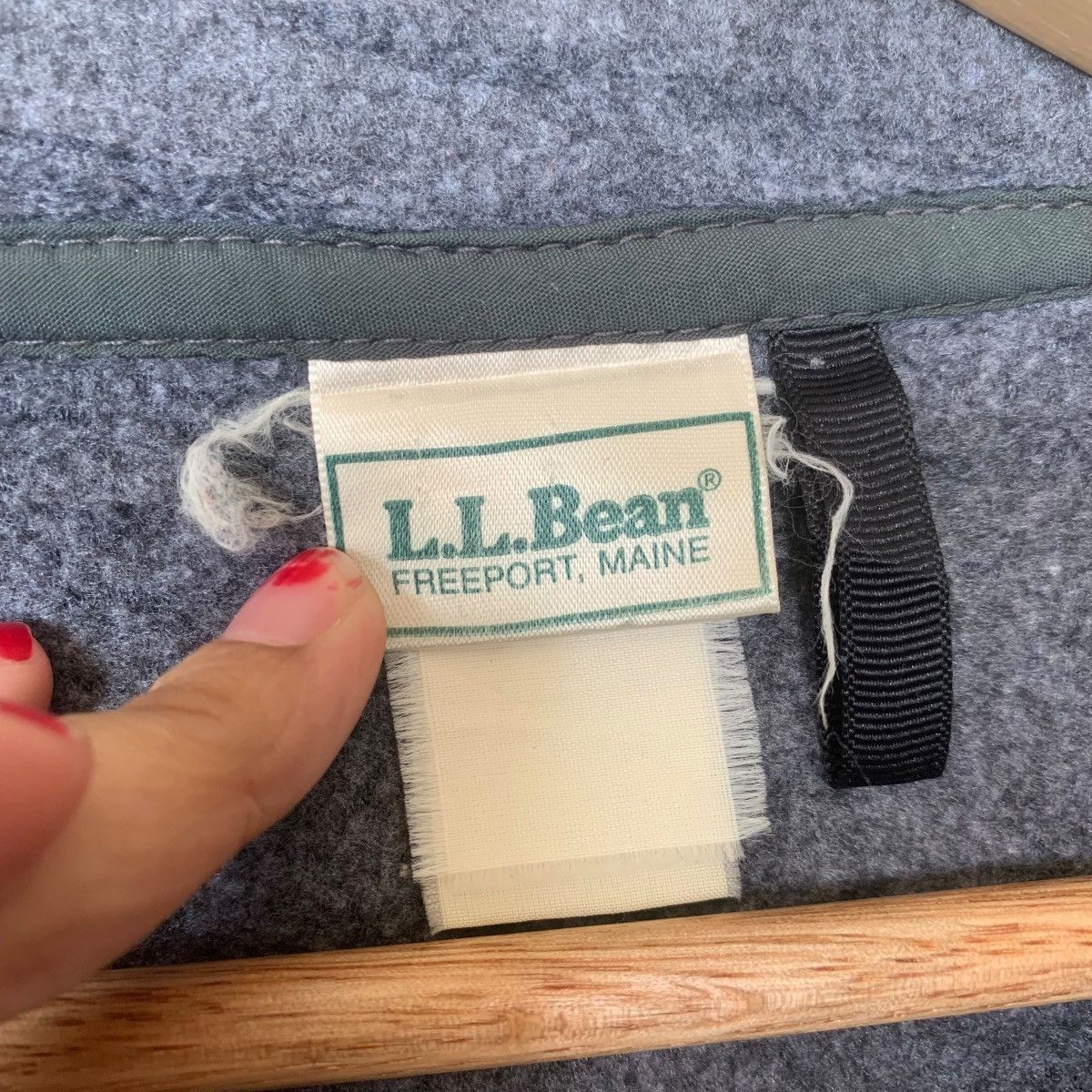 L.L. Bean Vintage L.L. BEAN Grey Zipper Pocket Fleece Sweatshirt Size US M / EU 48-50 / 2 - 3 Thumbnail