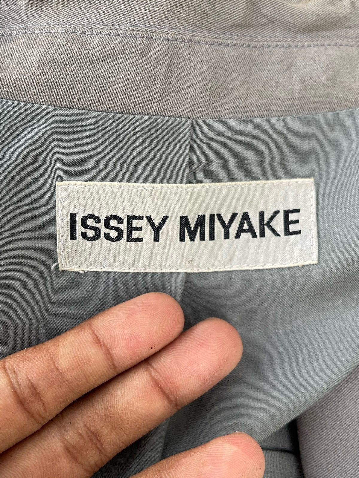 Issey Miyake 🔥A/W 1990'S ISSEY MIYAKE DOUBLE BREASTED CUT-OUT OVERCOAT Size US M / EU 48-50 / 2 - 19 Thumbnail