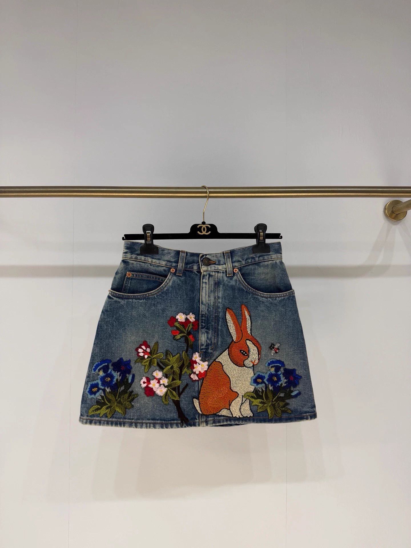 Gucci Gucci Denim Embroidered Rabbit Skirt IT42 Size 30" / US 8 / IT 44 - 1 Thumbnail