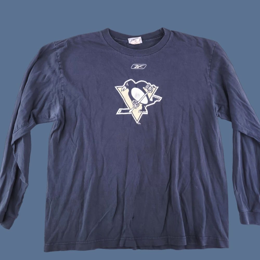 Reebok VINTAGE Reebok Shirt Mens L Black Long Sleeve Pittsburgh Penguins Distressed team NHL Crew Neck Shirt Mens Black Long Sleeve Penguins Size US L / EU 52-54 / 3 - 1 Thumbnail