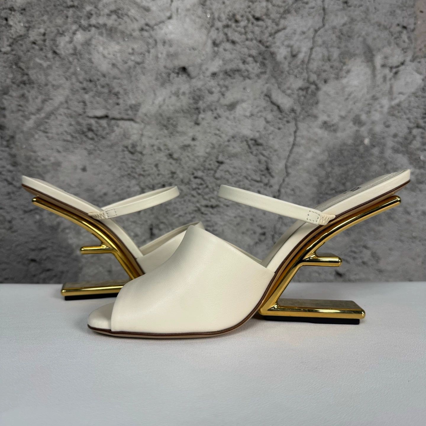 Fendi Fendi Women's High Heel Sandal New Size 37 Size US 6.5 / IT 36.5 - 6 Thumbnail
