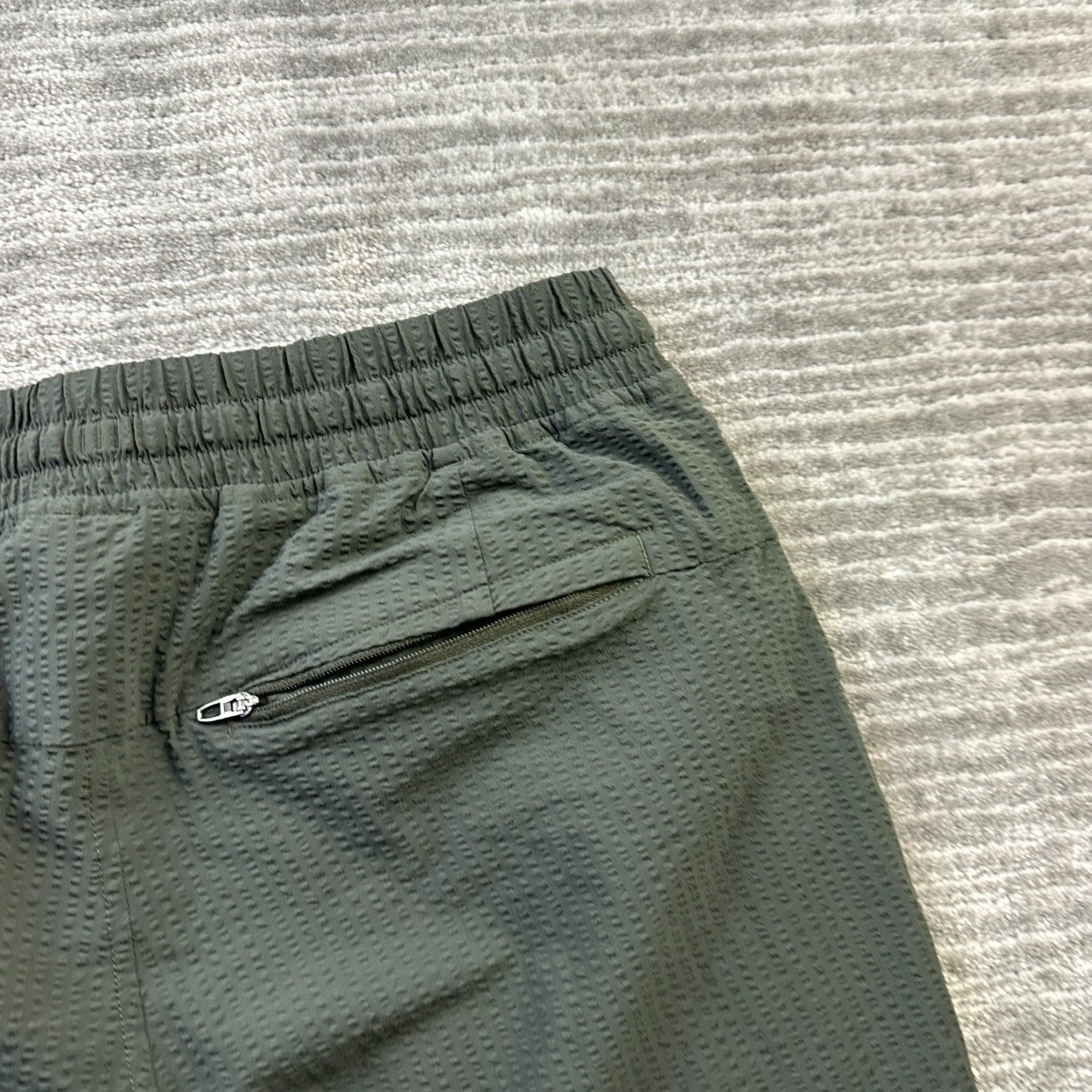 Lululemon Lululemon Shorts Mens Small Bowline Seersucker 8" Gray Polyester Drawstring Pockets Athletic Activewear 8 in Inseam Regular Size US 29 - 4 Thumbnail