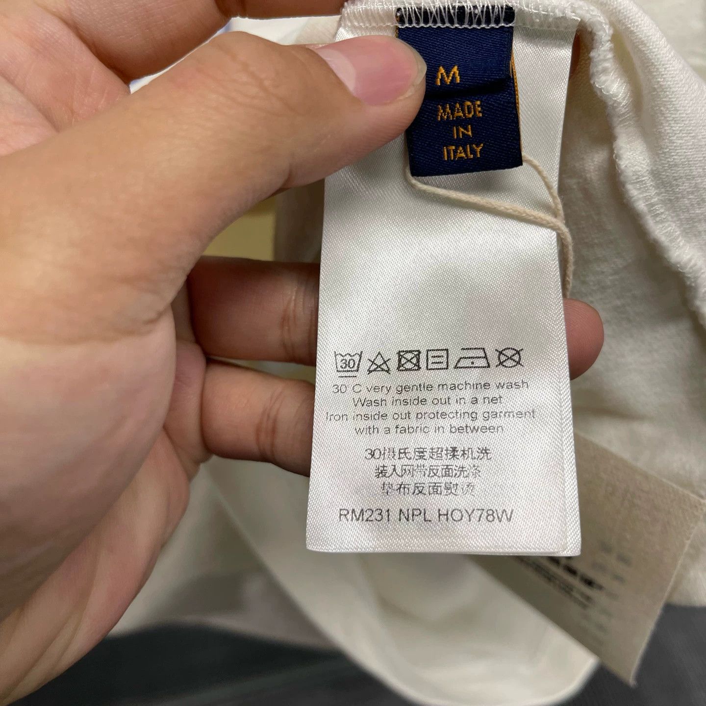 Louis Vuitton LV Rainbow White S/S Tee M Size US M / EU 48-50 / 2 - 5 Thumbnail