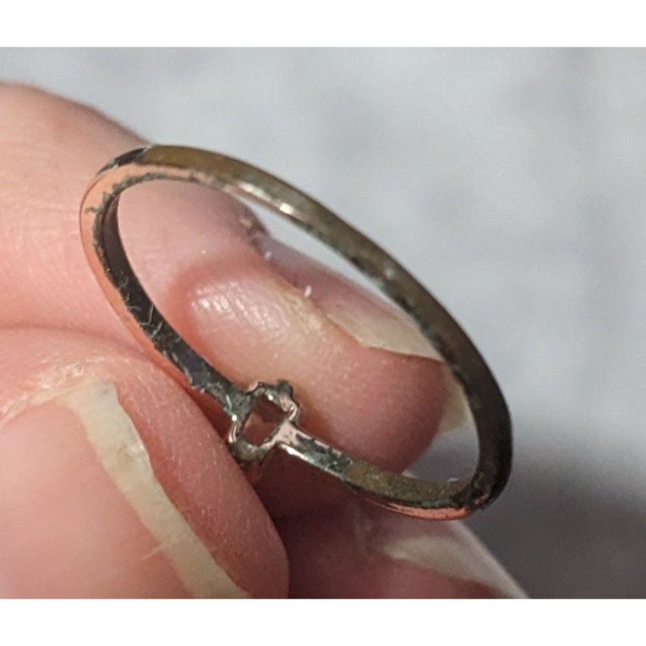 Other Minimalist Rose Gold Cubic Zirconia Ring Size 6 3/4 Size ONE SIZE - 7 Thumbnail