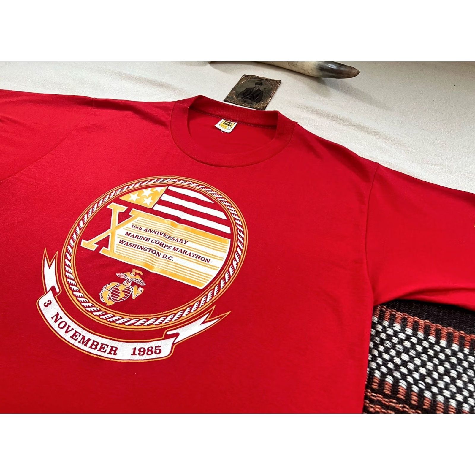 Velva Sheen Velva Sheen US Marines Marathon T-Shirt L Red Single Stitch 1985 Made USA New Size US L / EU 52-54 / 3 - 2 Thumbnail
